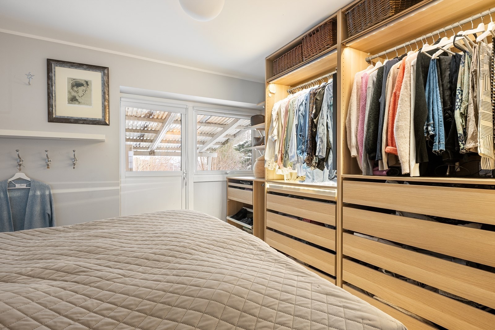 Fra soverommet er det utgang til markterrasse Galleribilde