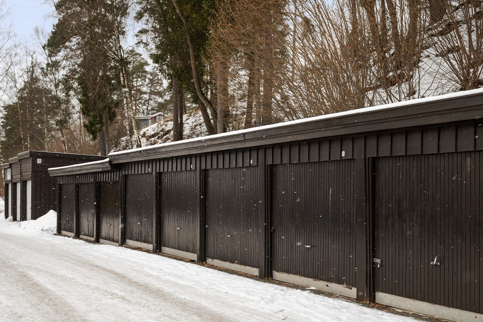 Leiligheten disponerer en parkeringsplass, med mulighet for elbillader Galleribilde