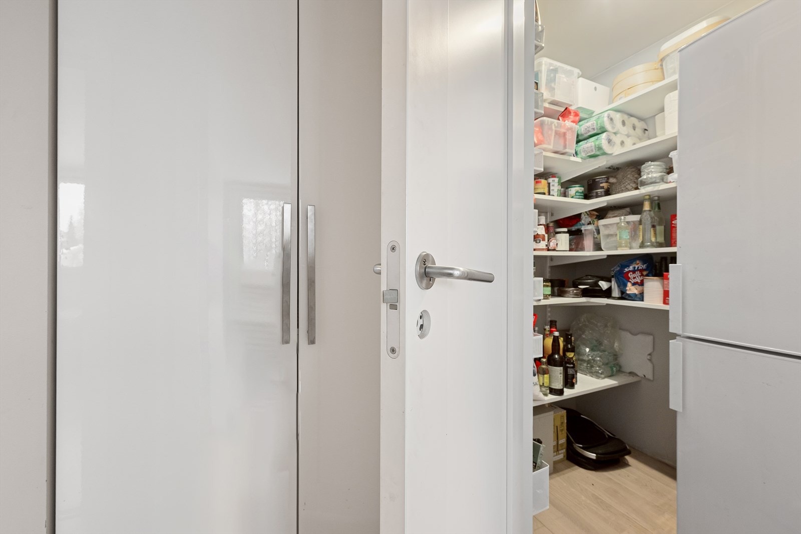 I boden er det god plass til ekstra oppbevaring Galleribilde