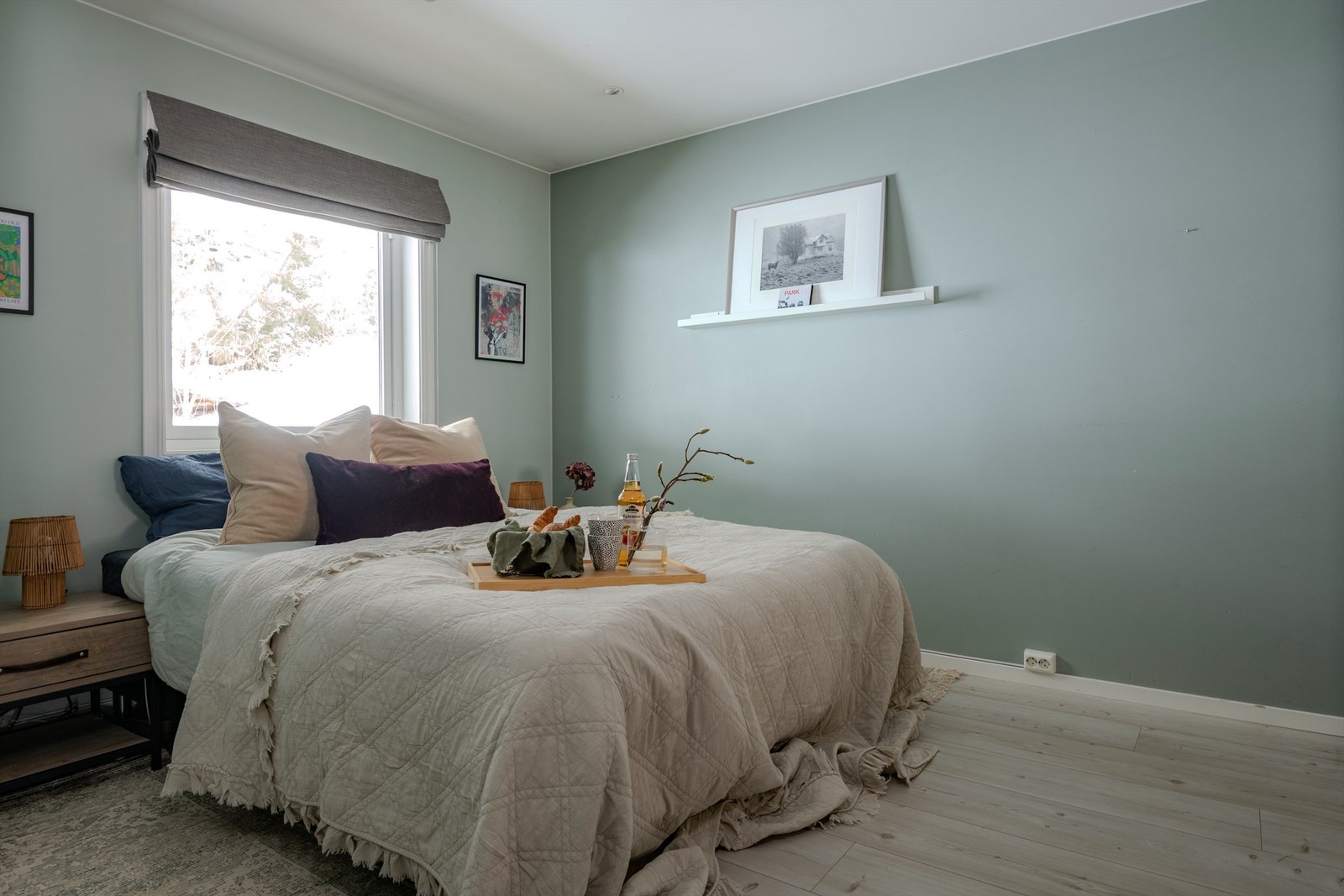 Hovedsoverommet er romslig med god plass til en stor seng. Galleribilde