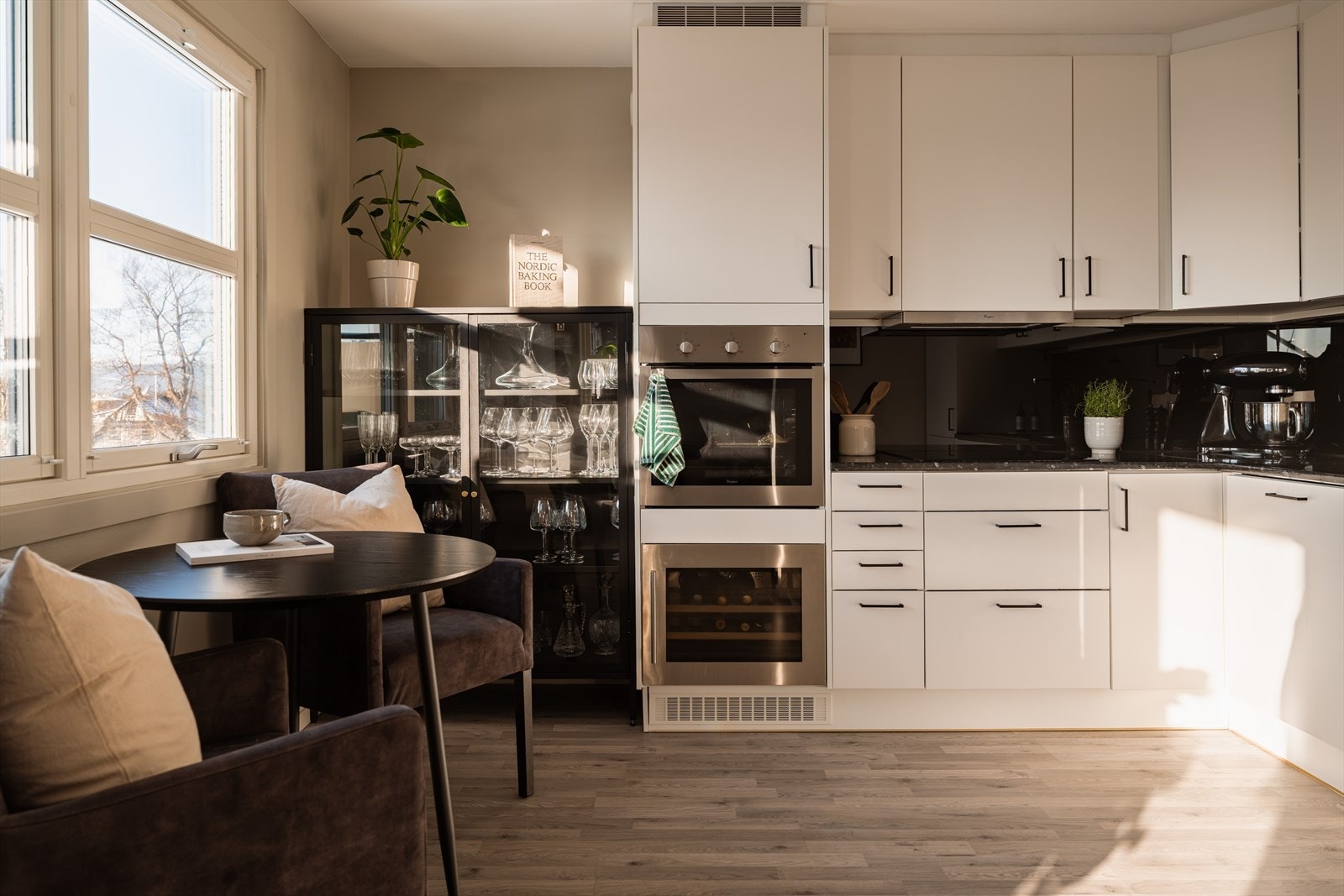 Leiligheten ble vesentlig oppgradert i 2016, med blant annet et moderne og velutstyrt kjøkken. Galleribilde