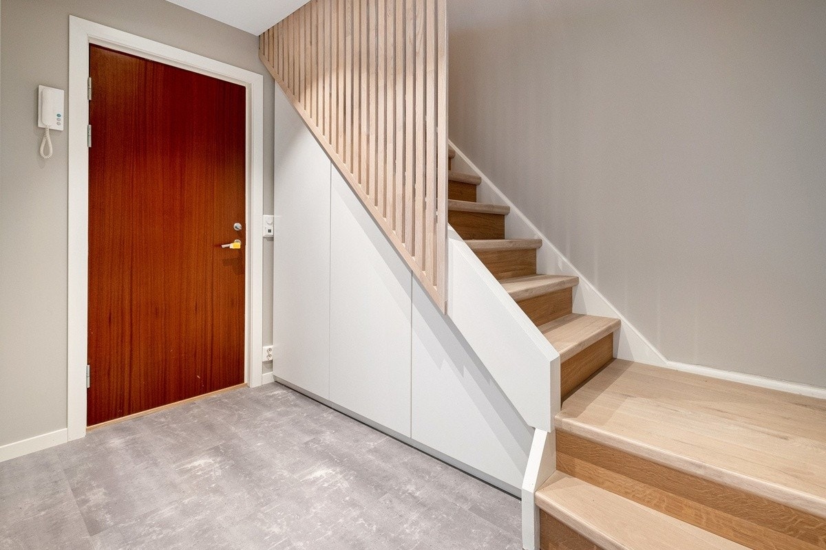 Trapp opp til leiligheten fra felle yttergang Galleribilde