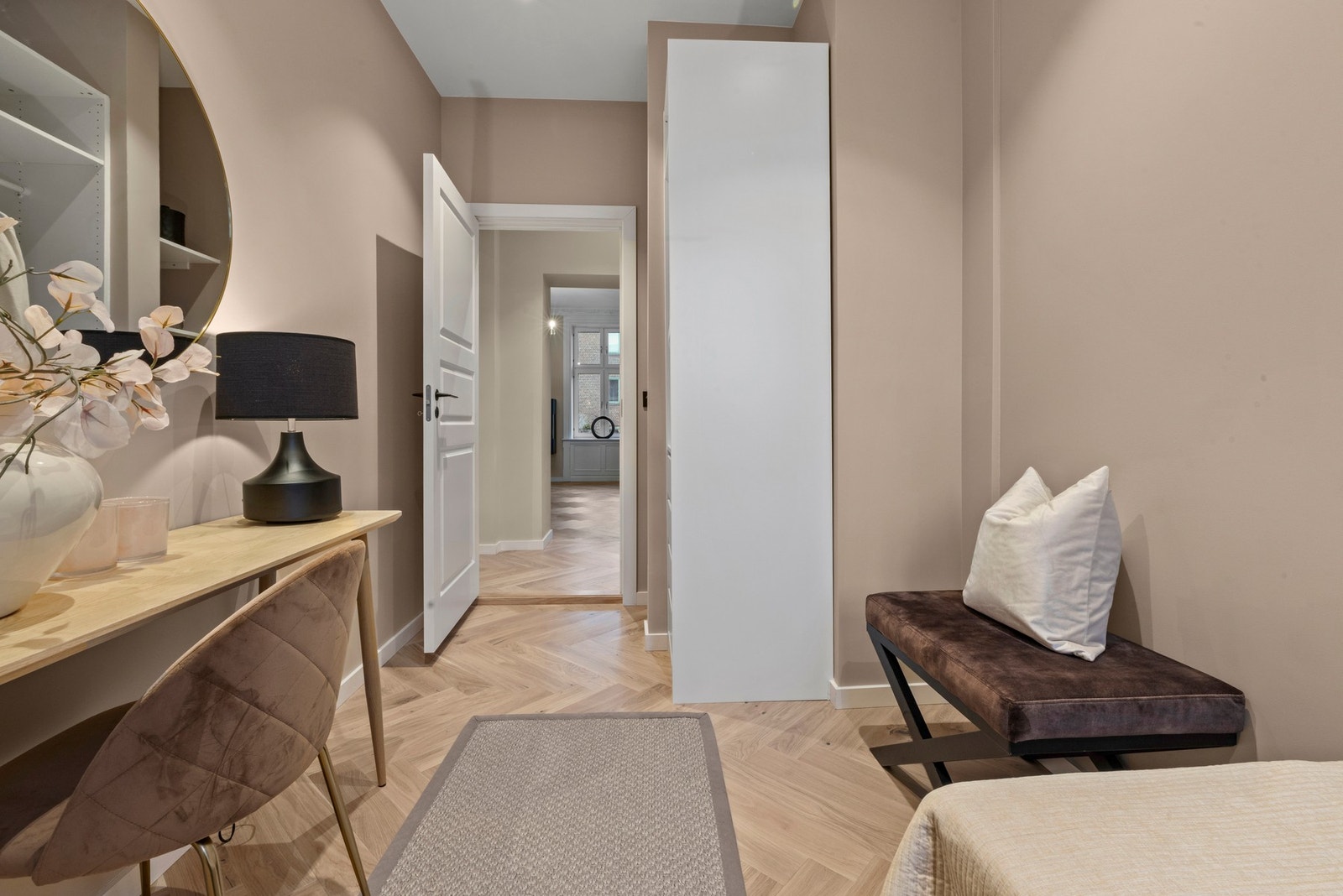 Alle tre soverom har god plass til garderobe Galleribilde