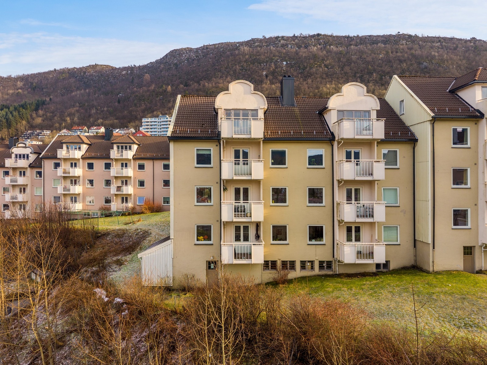 - Leiligheten har nærhet til Nattlandsveien, og det tar kun 2 minutter å gå til nærmeste busstopp - Galleribilde