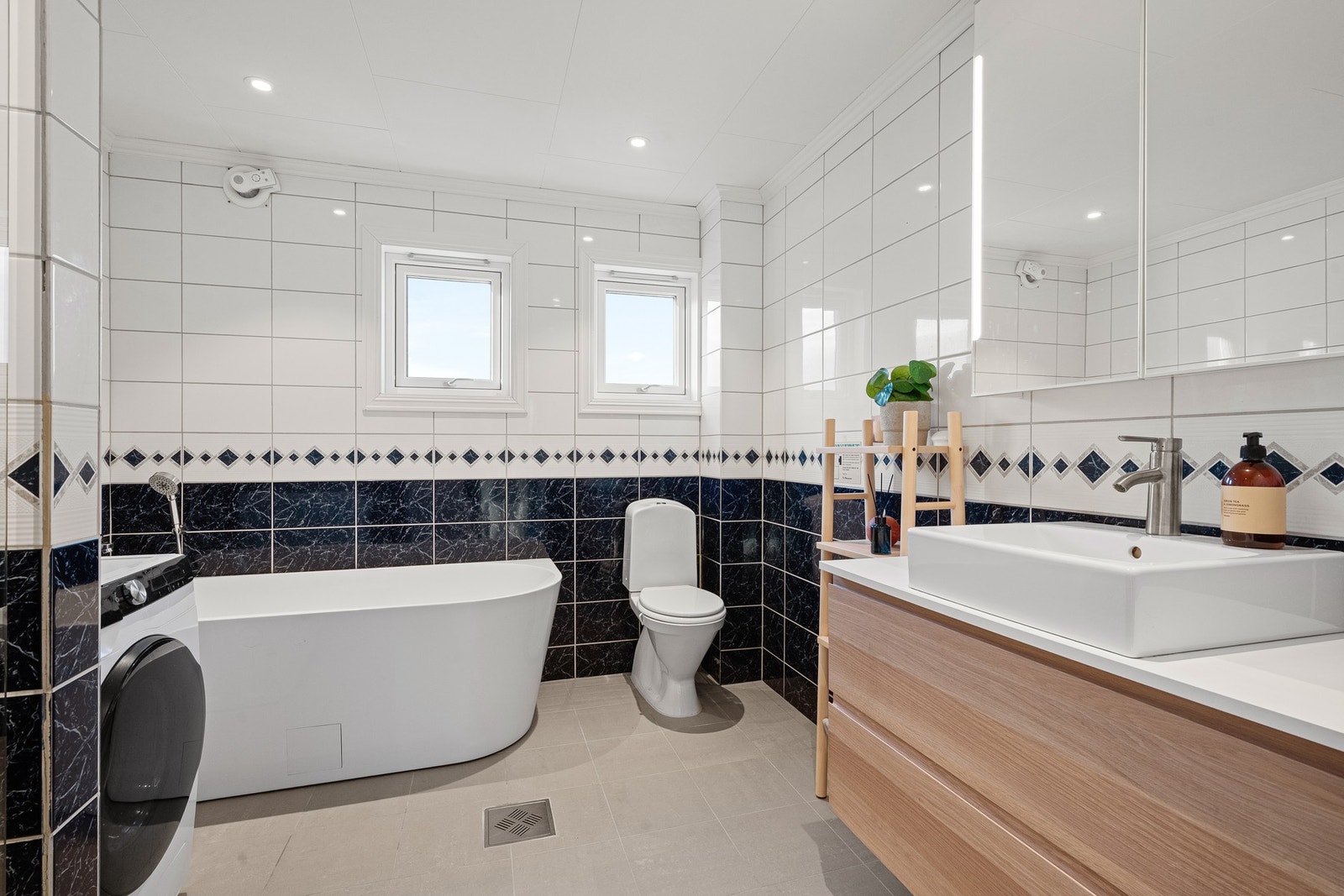 Tidløst helfliset bad. Galleribilde