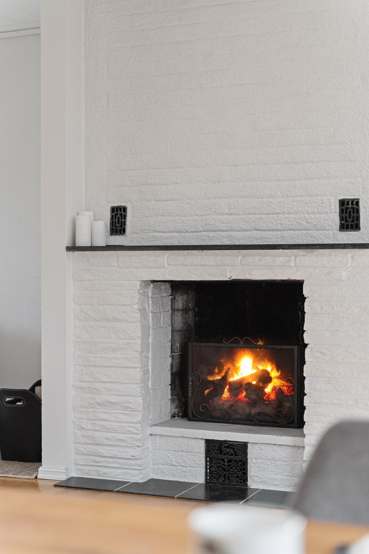 Peisen i stuen gir en lun og god varme på kalde dager. Galleribilde