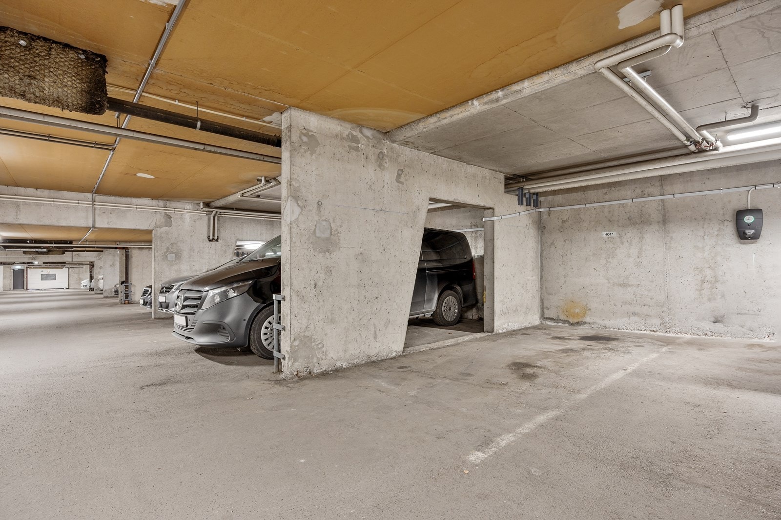 Det medfølger en fast parkeringsplass i felles, oppvarmet garasjeanlegg. Galleribilde