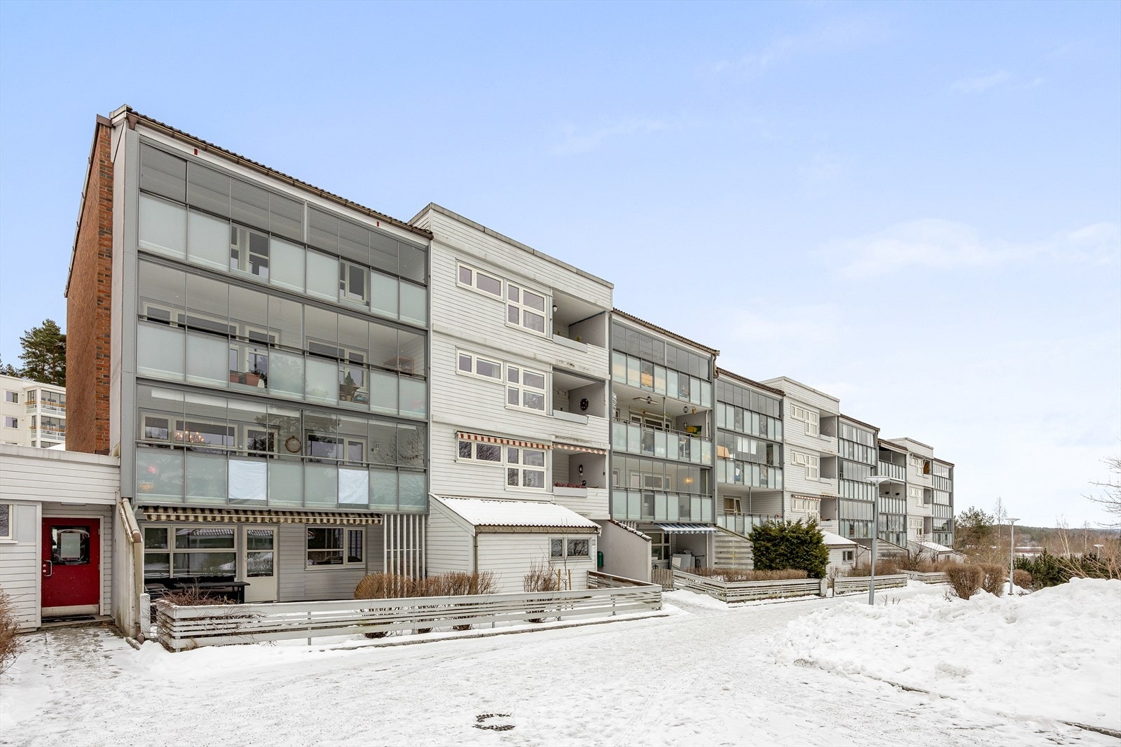 Beliggenhet i et rolig og familievennlig nabolag på Toppåsen. Galleribilde