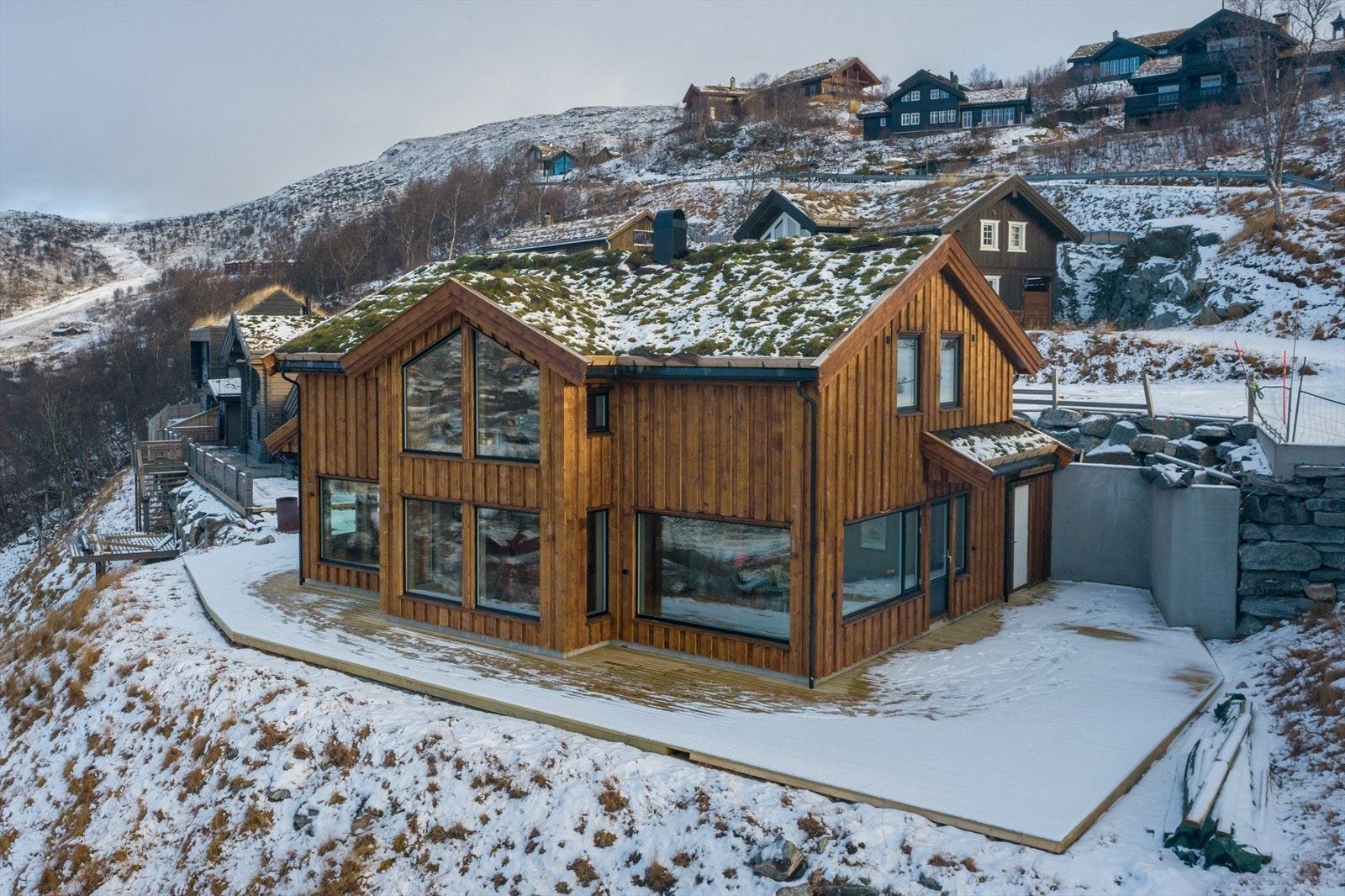 Stor terrasse rundt hytte Galleribilde