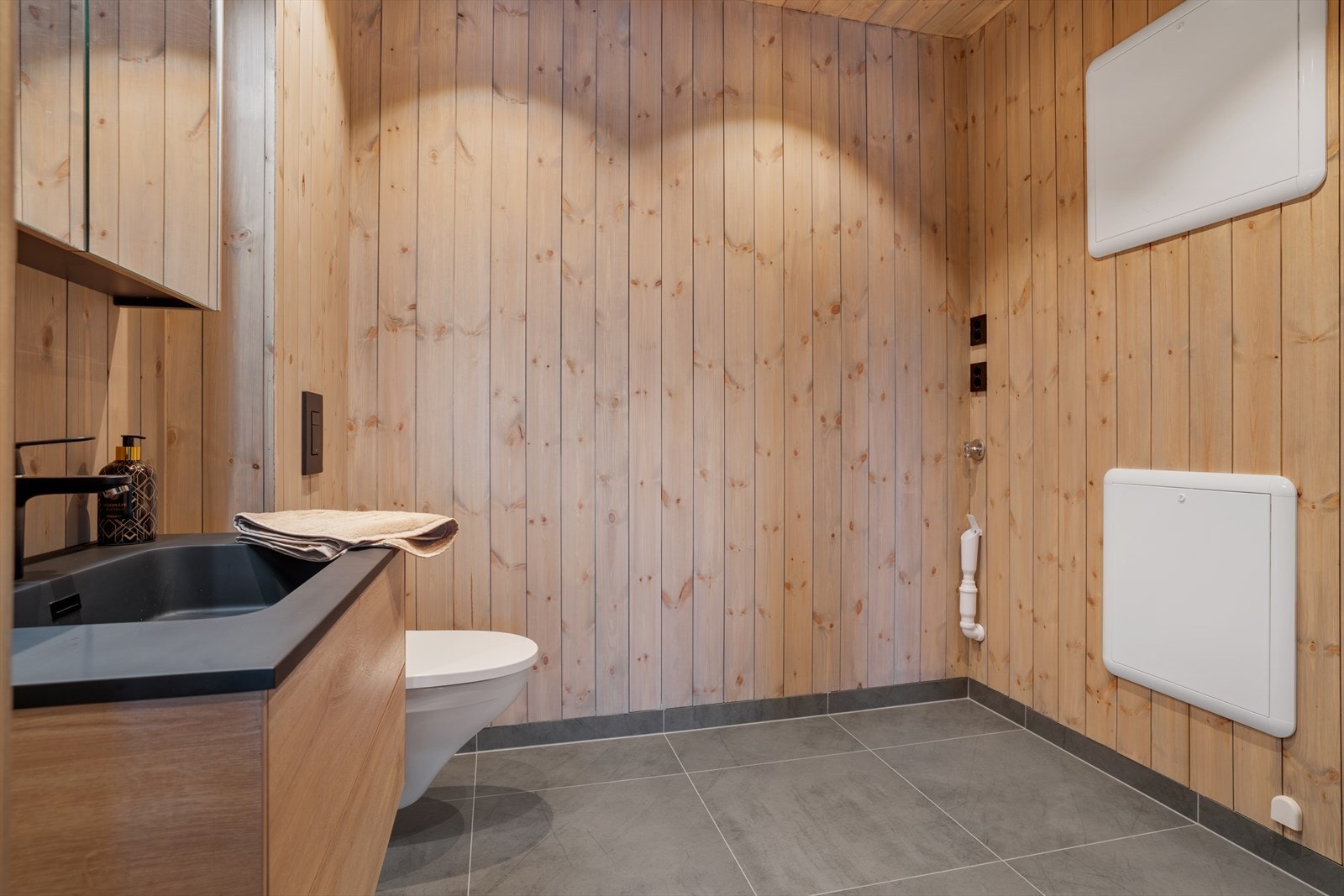 Opplegg for vaskemaskin og plass til tørketrommel Galleribilde