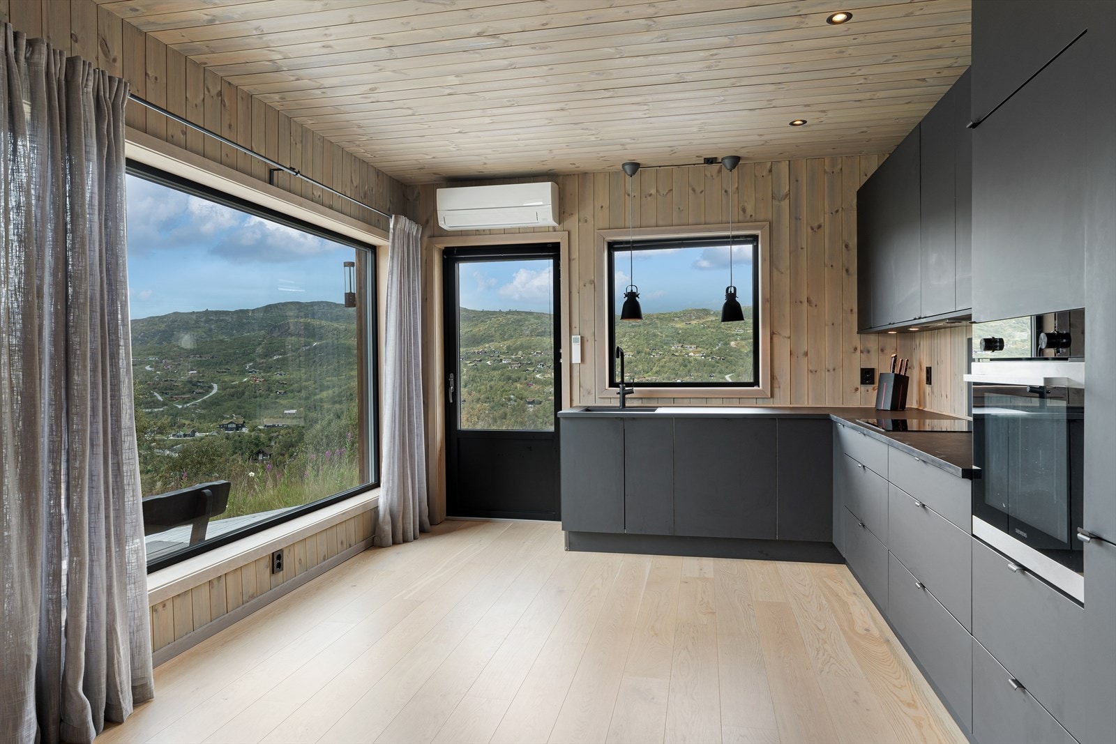 Utgang til stor terrasse Galleribilde