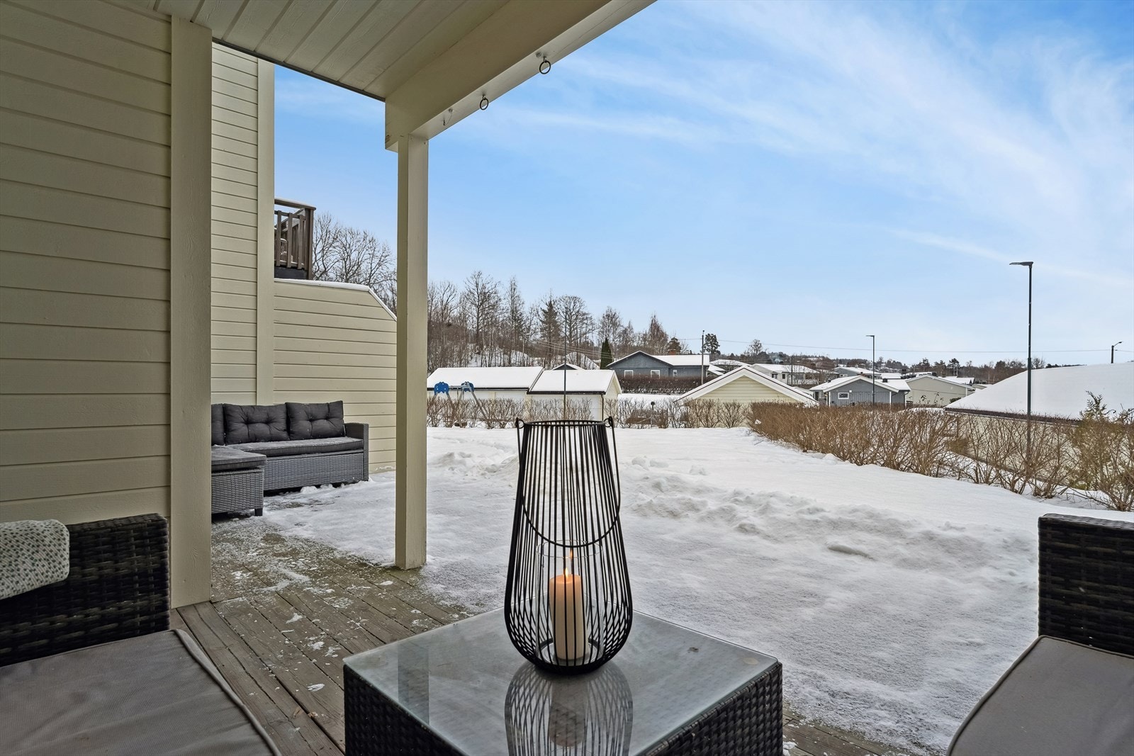 Her er det god plass til en stor sittegruppe, grill og aktivitet. Galleribilde