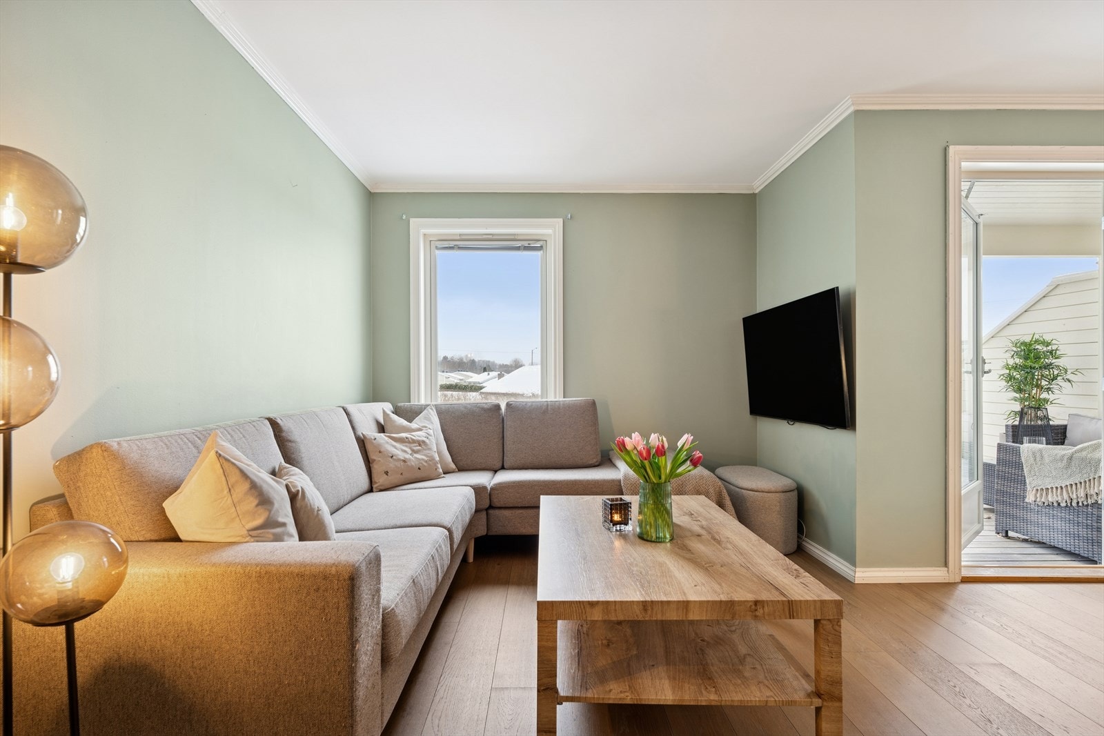 Fra stuens vindu er det en luftig utsikt sørover. Galleribilde