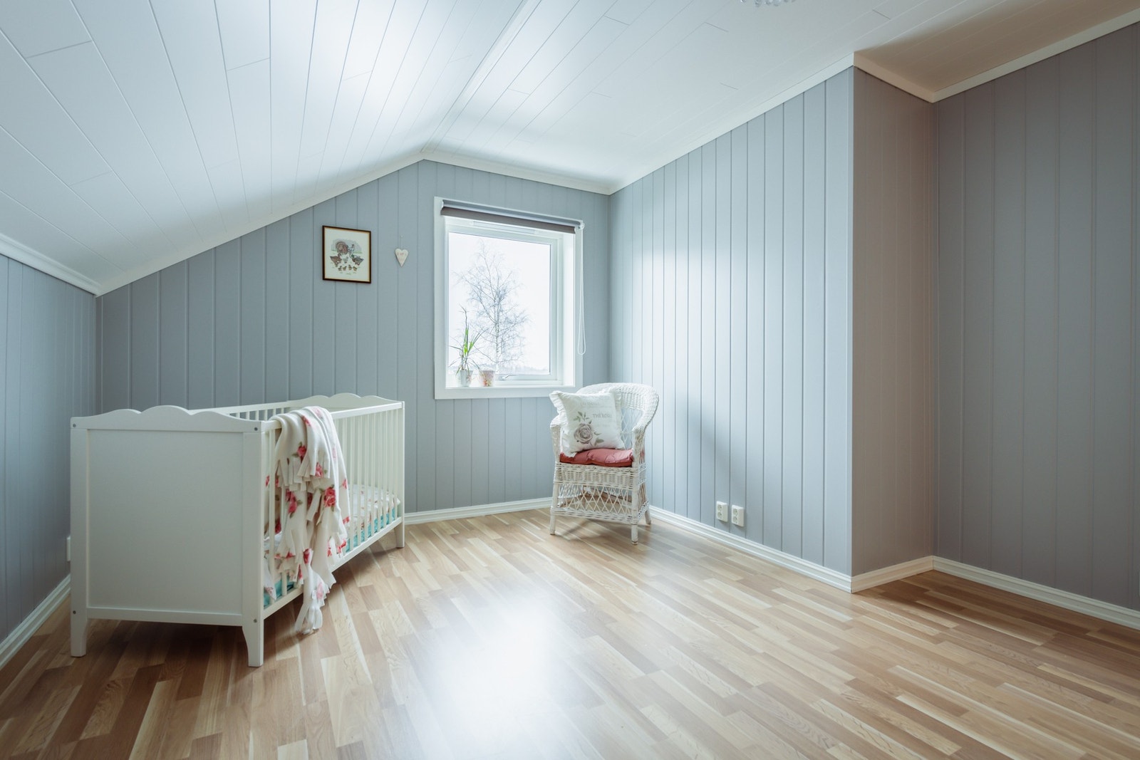 Soverom 2 er også stort og fint. Her kan man også få plass til skrivebord, garderobe eller kanskje en ekstra tv. Galleribilde