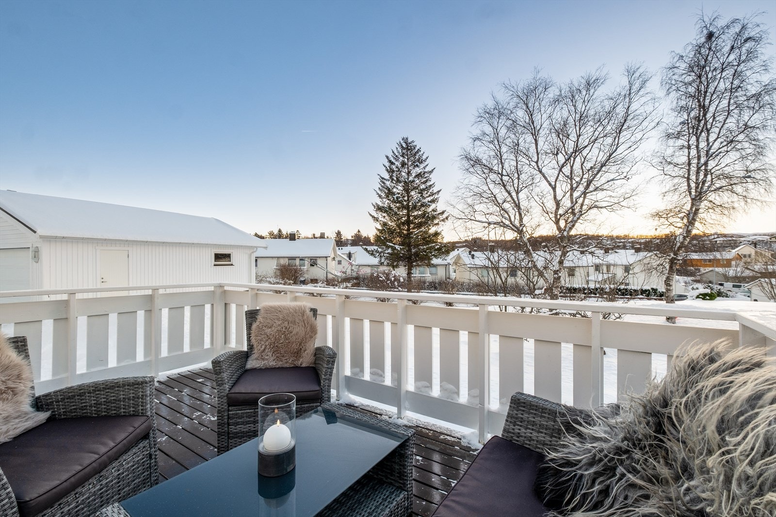 Terrasse med plass til utemøbler. Galleribilde