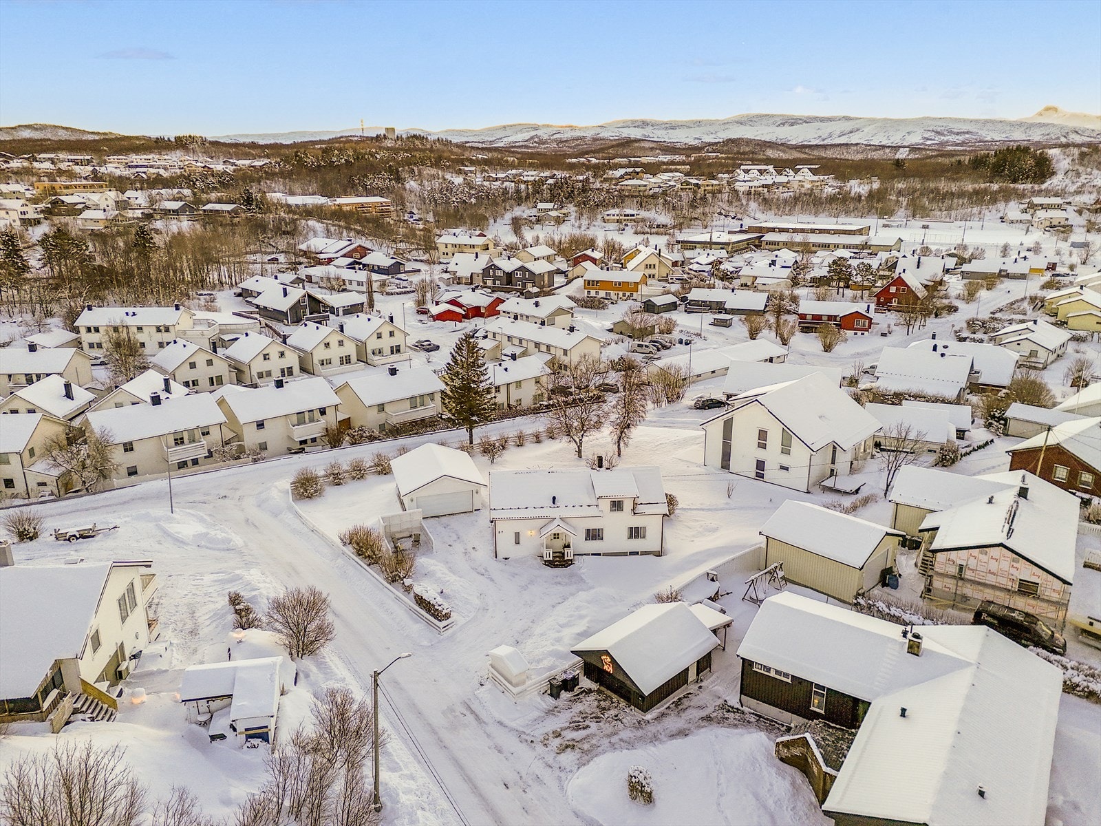 God offentlig kommunikasjon med buss og tog. Galleribilde