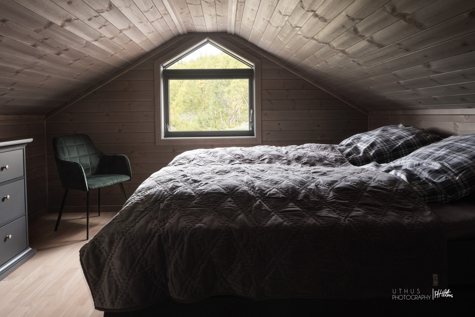 Soverom med god plass til dobbeltseng. Galleribilde