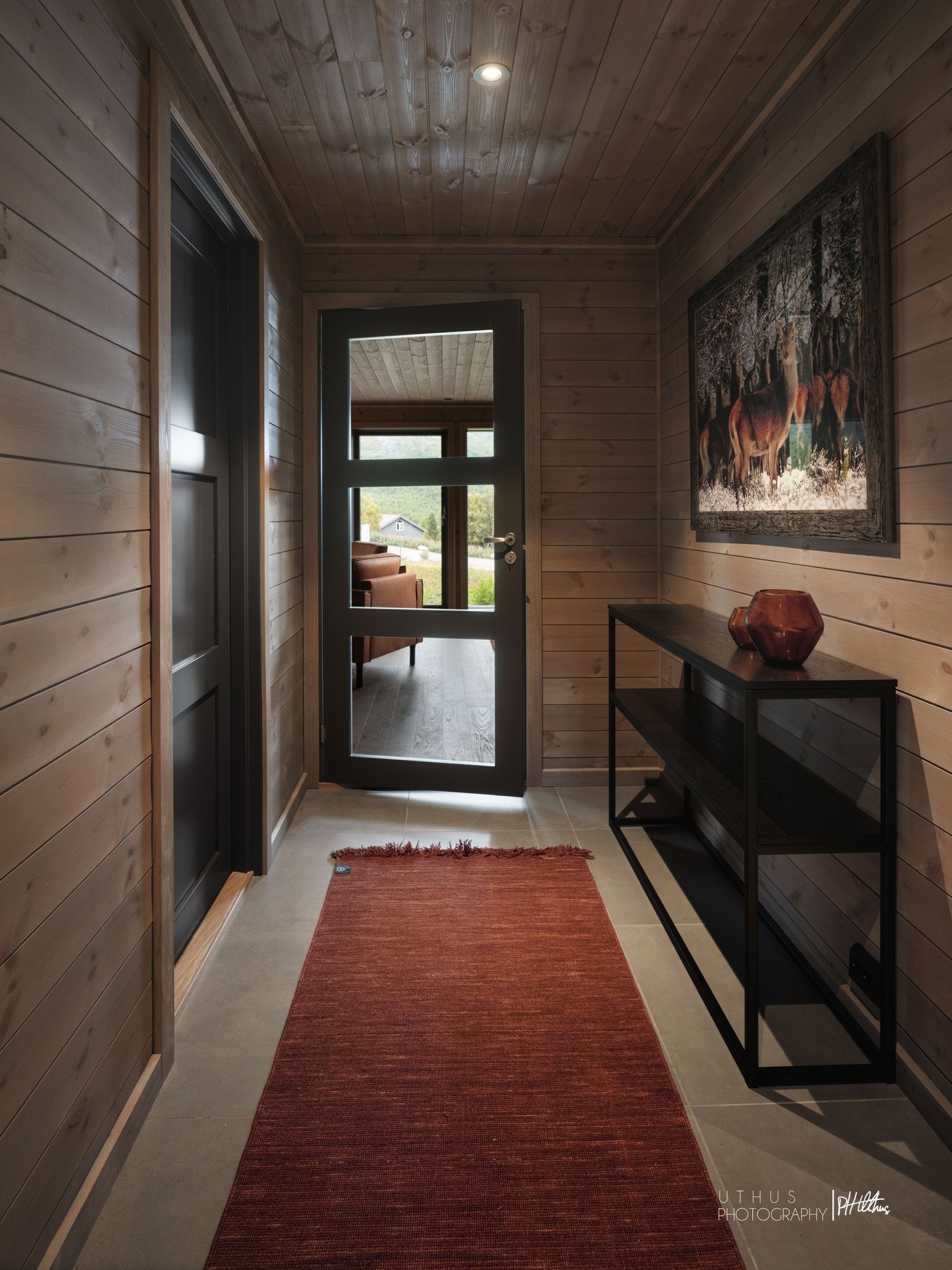 Gangen er romslig, her kan du sette opp skap eller pynte med møbler. Galleribilde