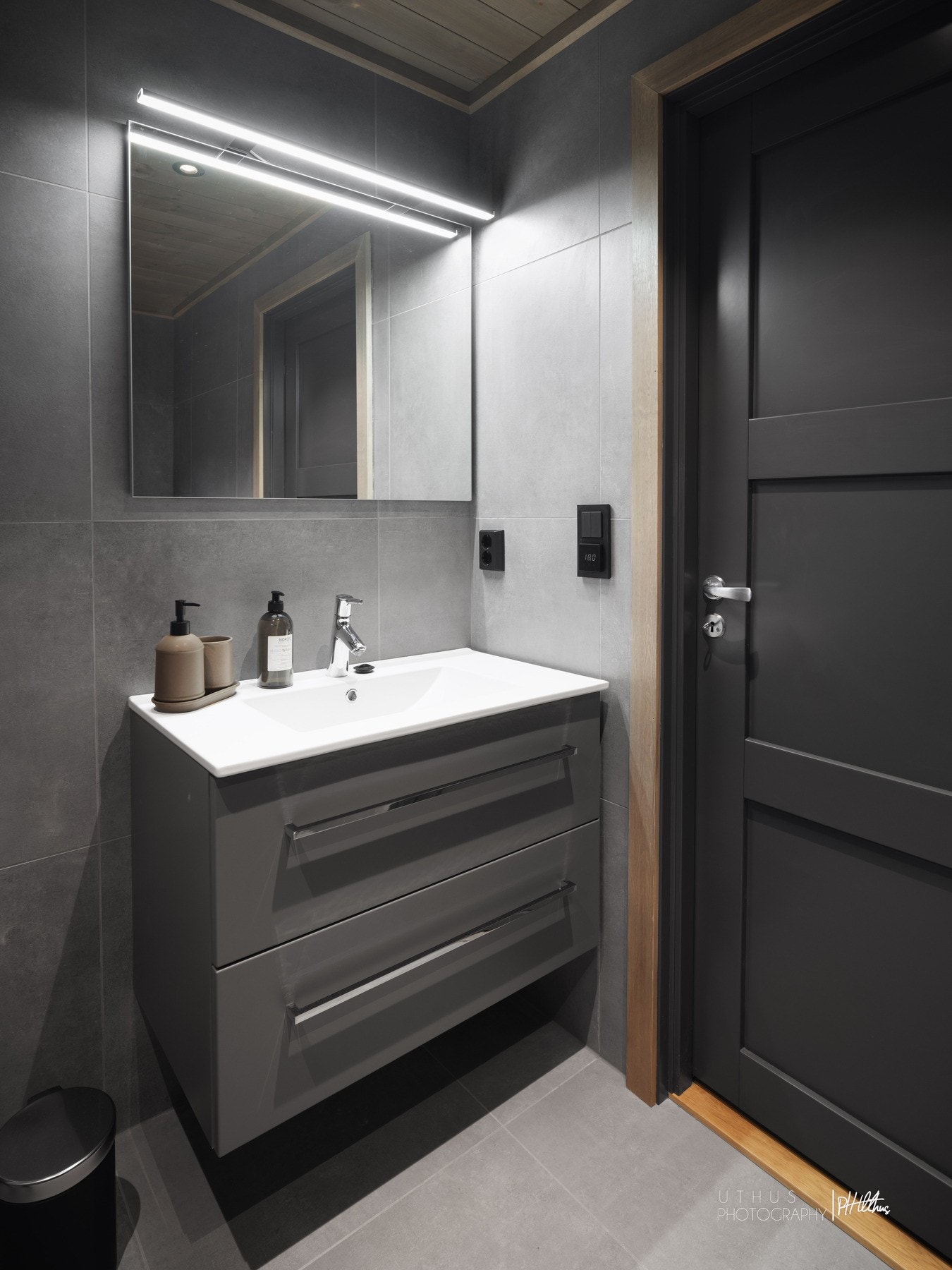 Badets servant med overlys. Galleribilde