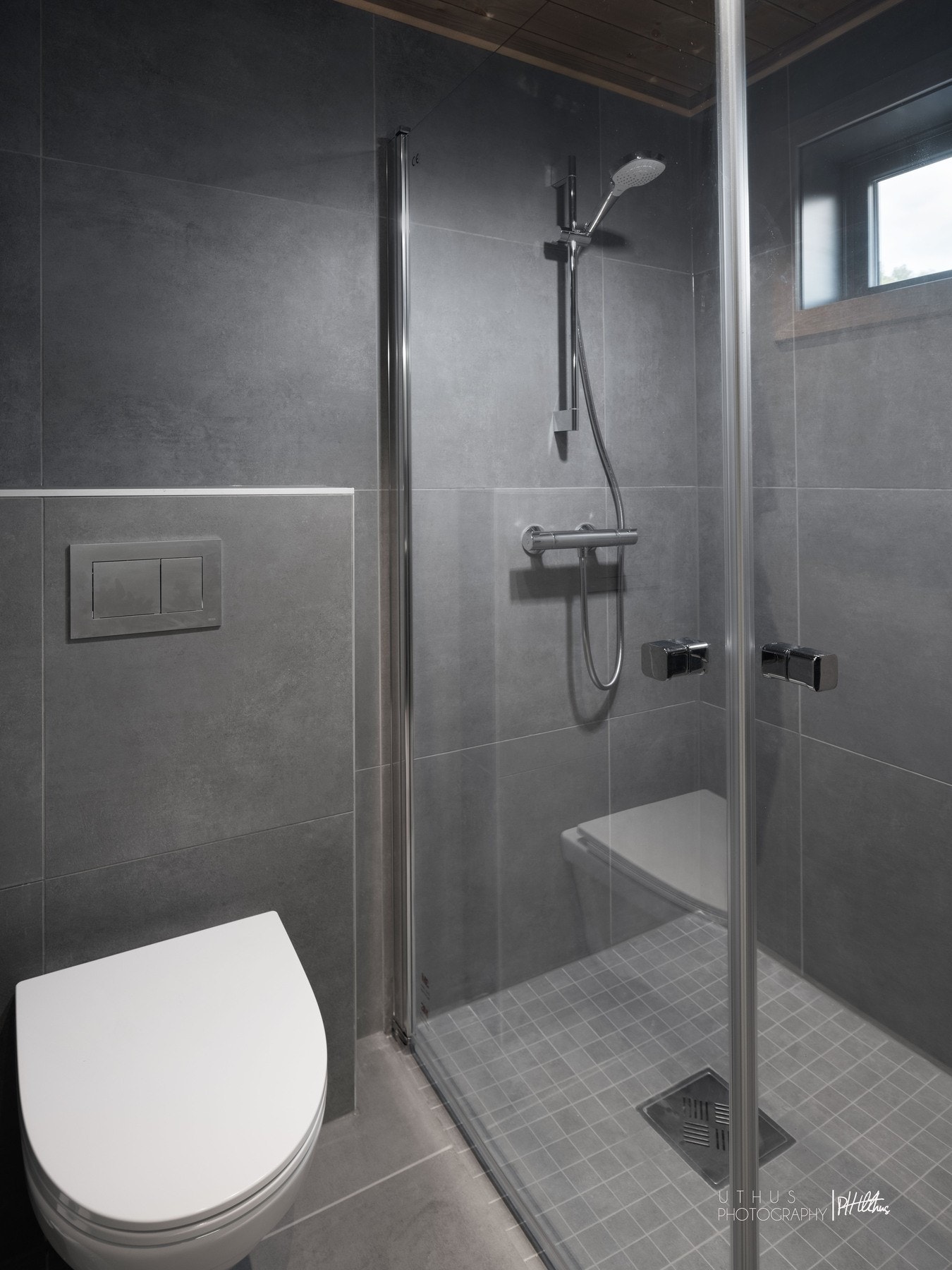 Badet med plassbesparende dusjvegger. Galleribilde