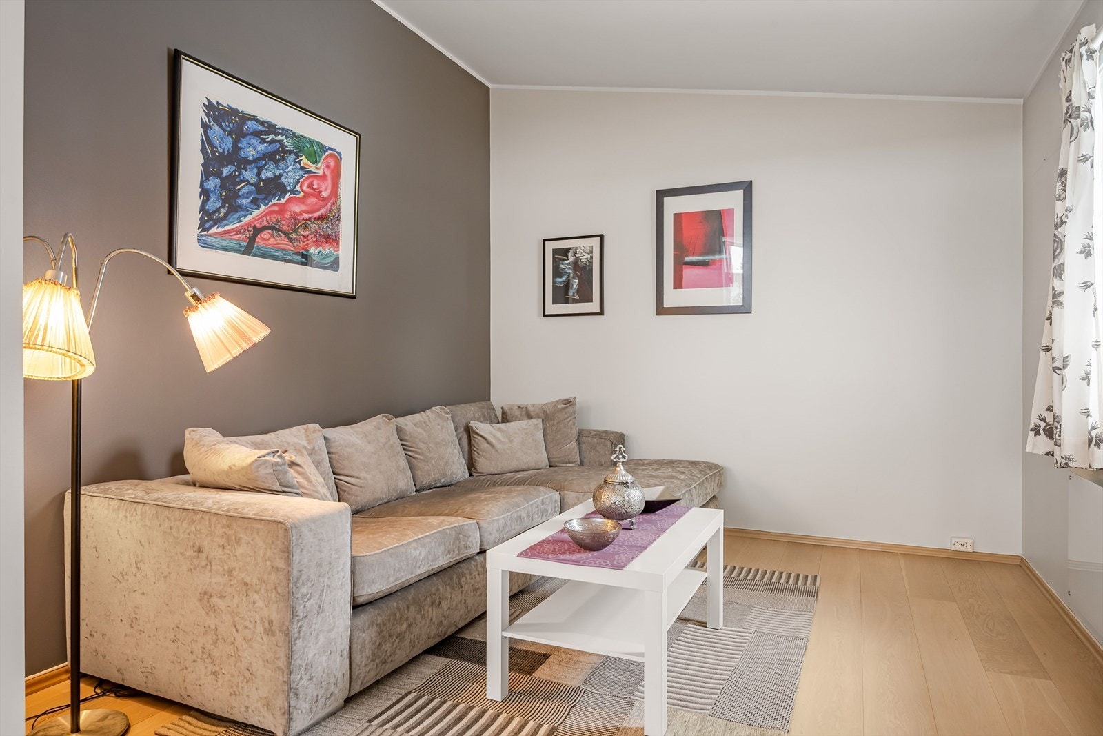 Denne stuen kan også benyttes til blant annet spisestue eller kontor. Galleribilde