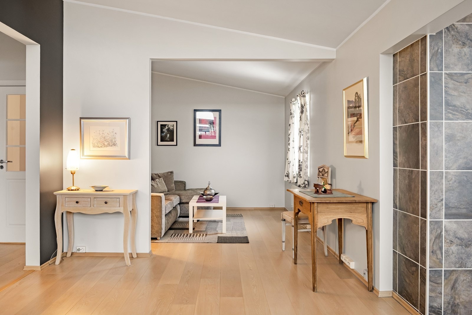 Boligen har flere stuer, noe som er perfekt for storfamilien! Galleribilde