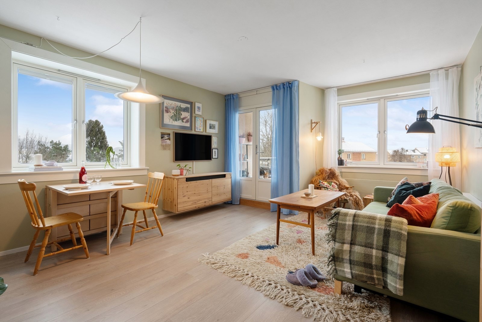 Vinduer i hele leiligheten ble skiftet i 2022 og har to-lags isolerglass. Galleribilde