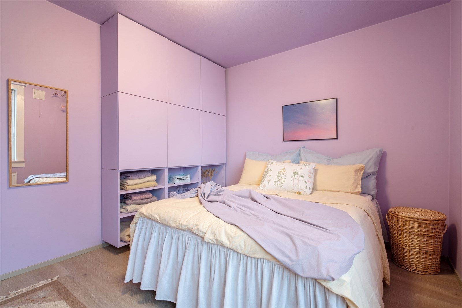 Soverommet er av god størrelse med plass til dobbeltseng og garderobeløsninger. Galleribilde