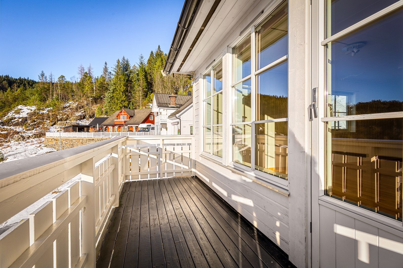 Herlig balkong med utgang fra stuen Galleribilde