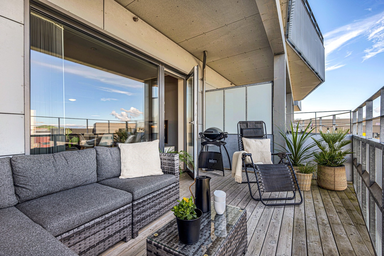 Balkongen måler hele 10,5 kvm med god plass til sittegruppe og grill. Galleribilde