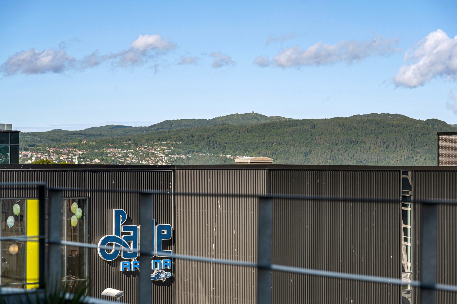 Fra leiligheten er det bare to minutters gange til Lade arena. Galleribilde