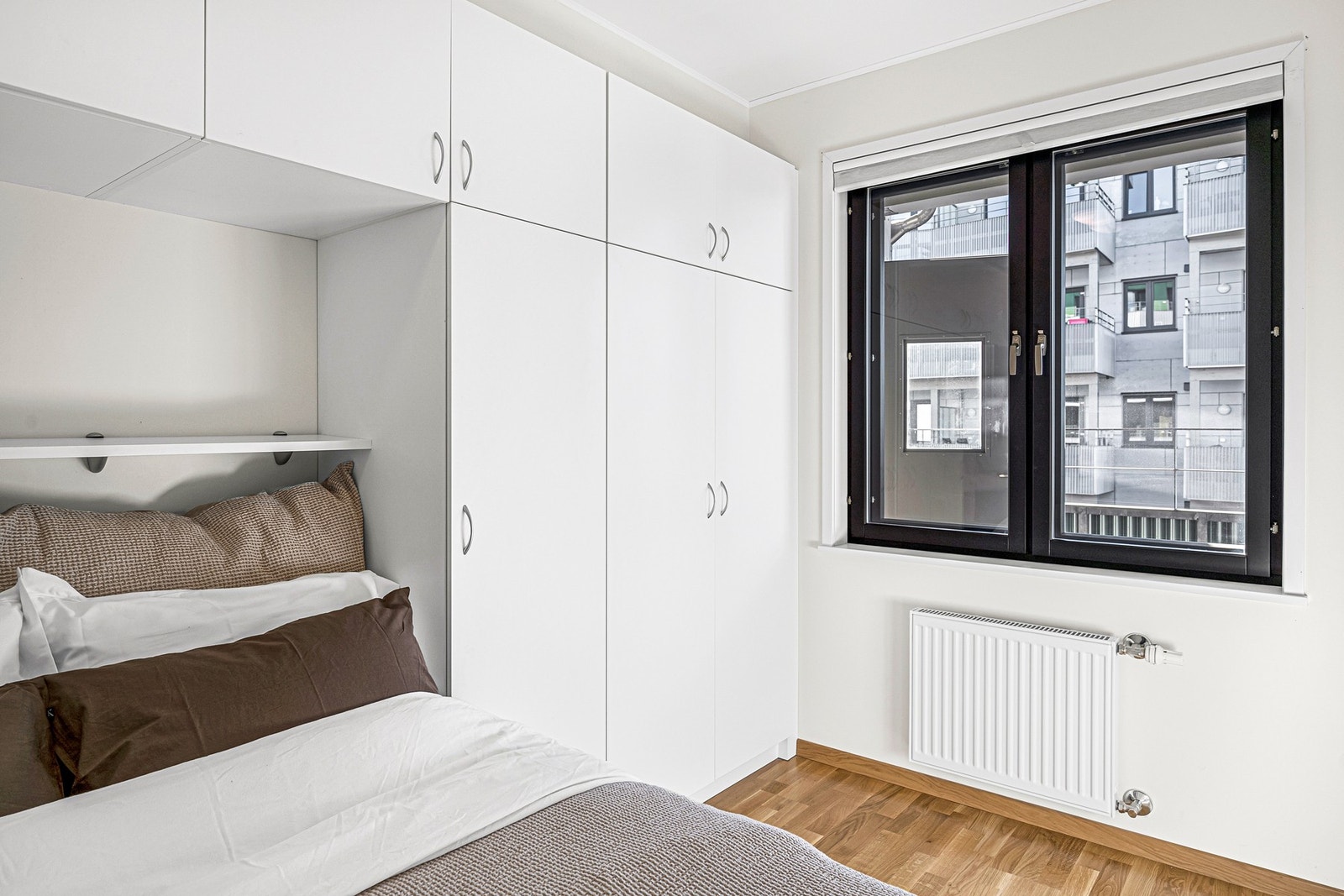 Soverommet måler 7,1 kvm. Her har du plass til seng av god størrelse. Galleribilde