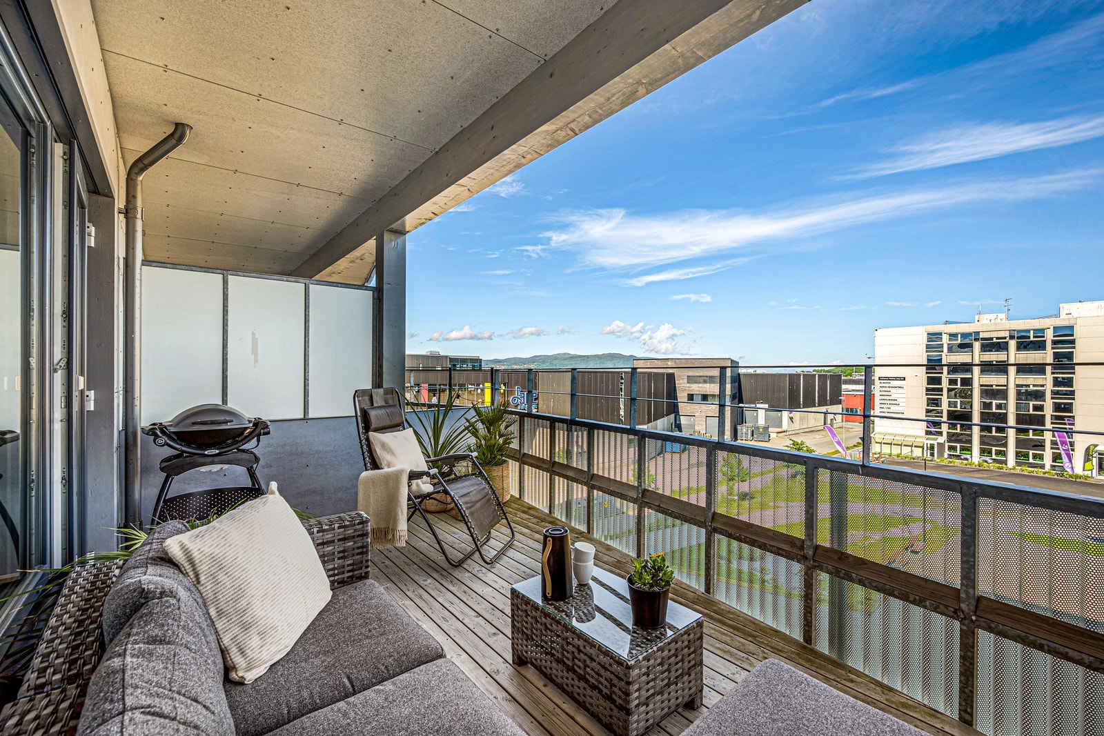 Balkongen byr på herlig kveldssol gjennom sommerhalvåret. Galleribilde