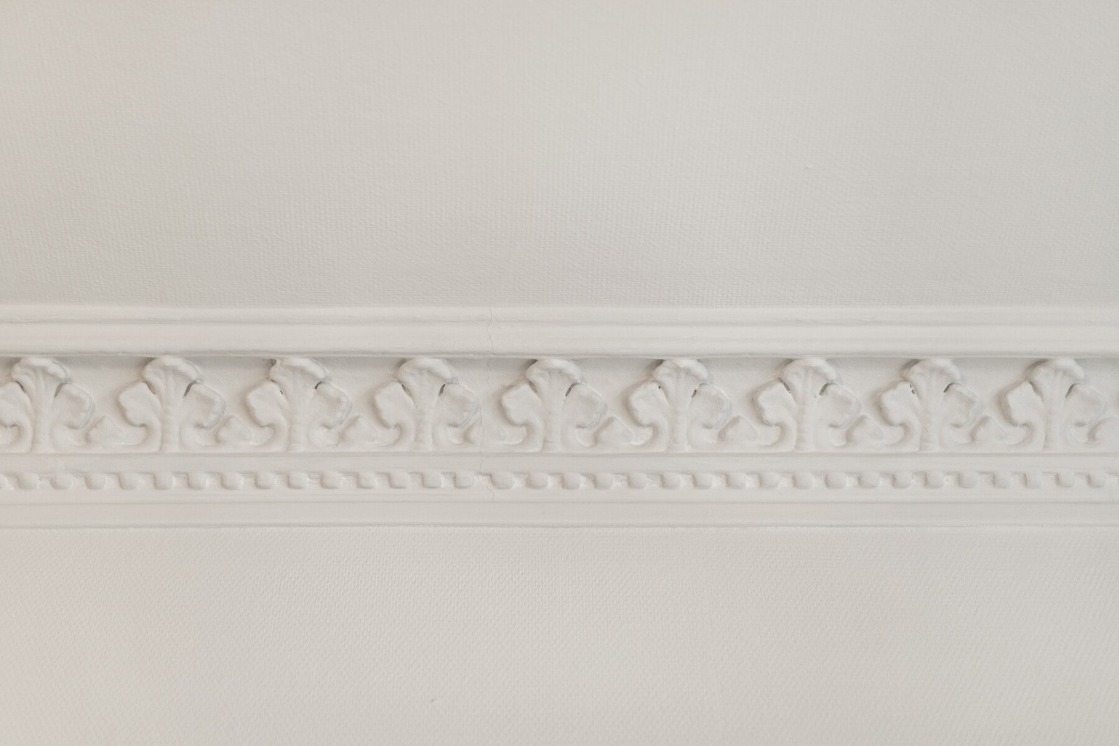 Flott stukkatur i stue. Galleribilde