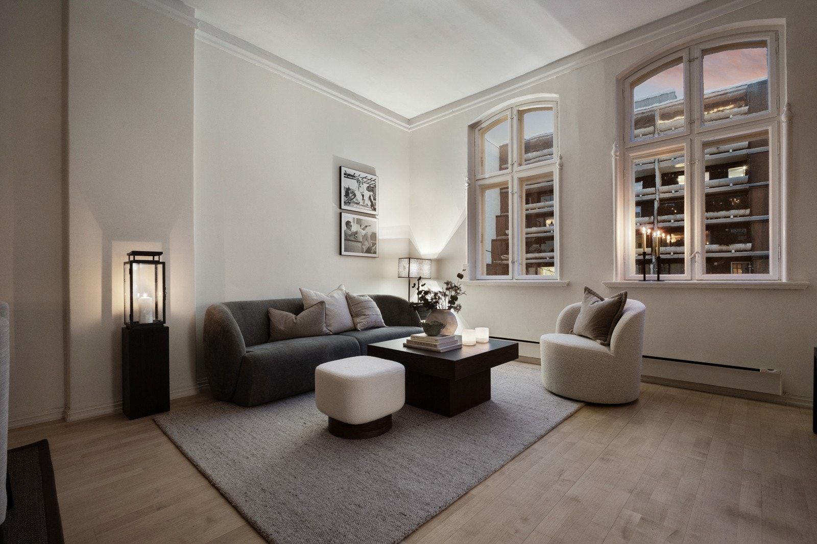 Delikate materialvalg og rolige fargetoner gir rommet et tidløst og sofistikert uttrykk. Galleribilde