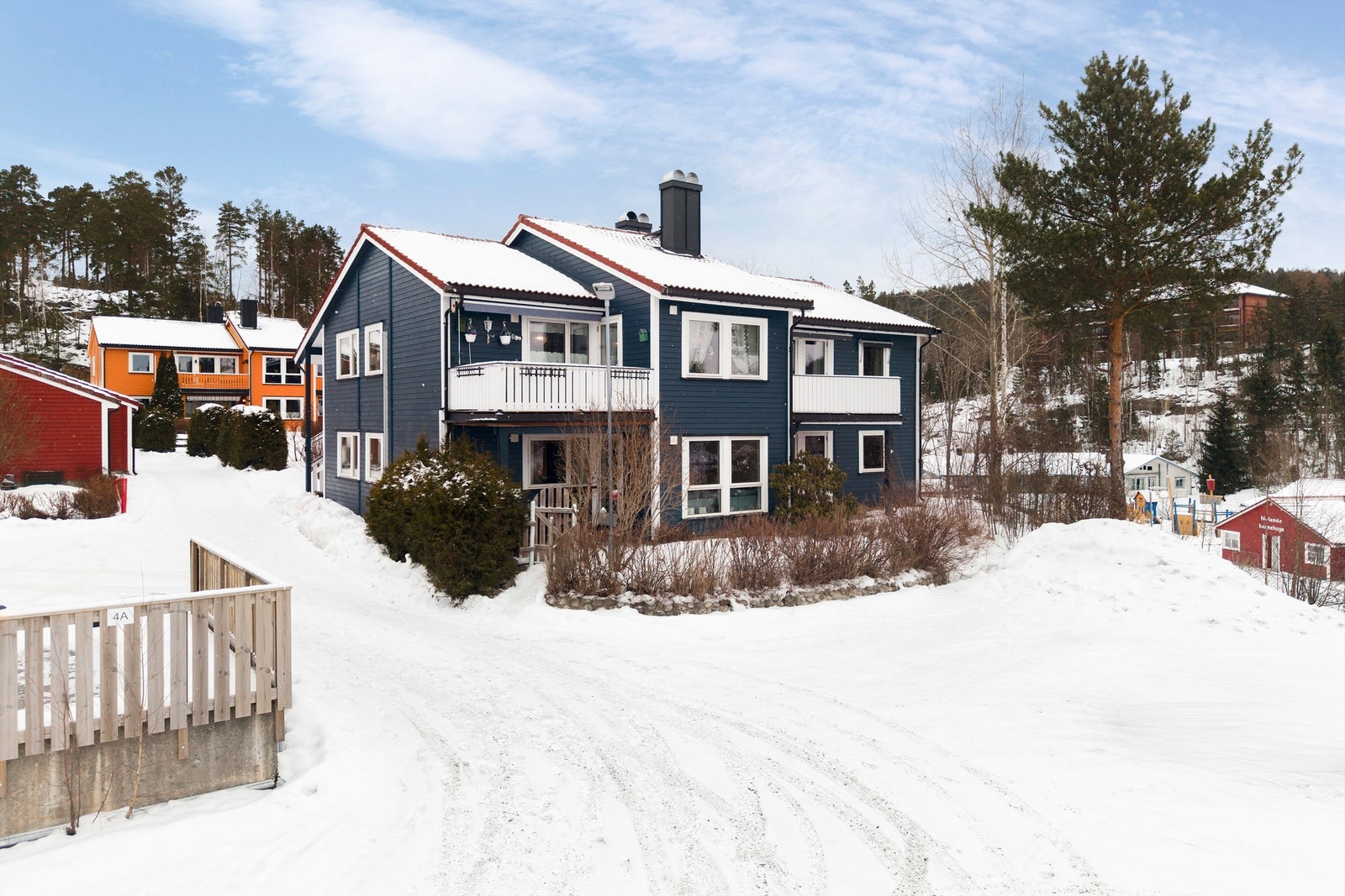 God intern beliggenhet på feltet med fint utsyn. Galleribilde