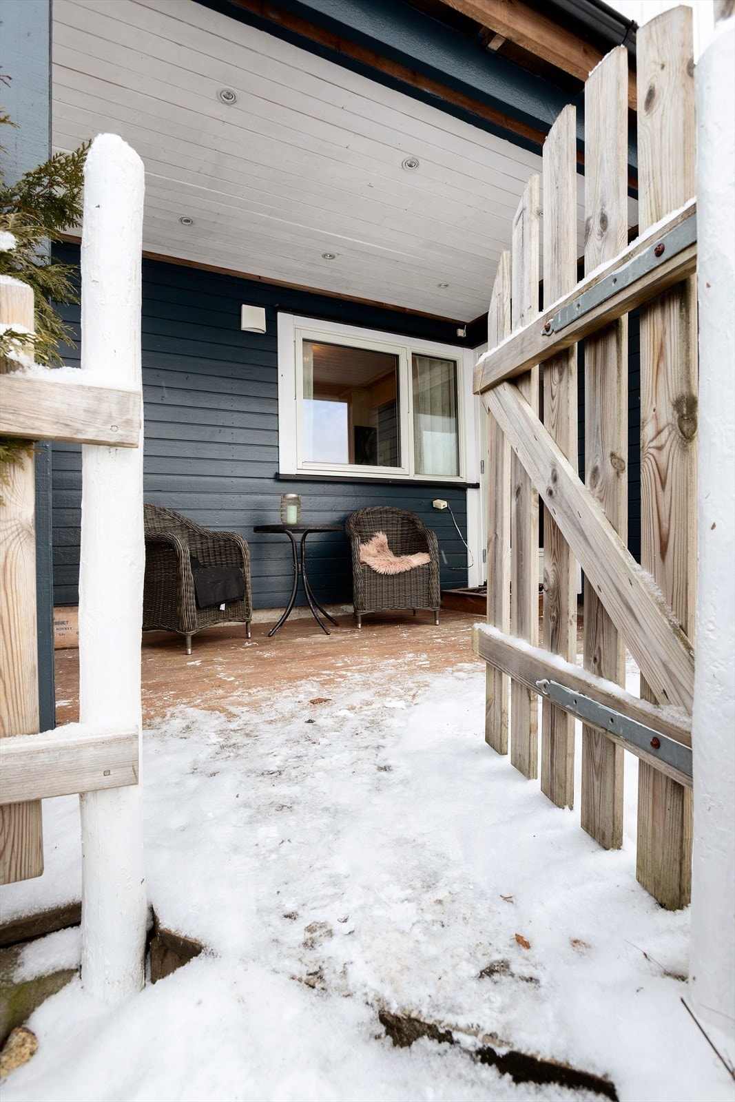 Hyggelig uteplass med gode solforhold. Galleribilde