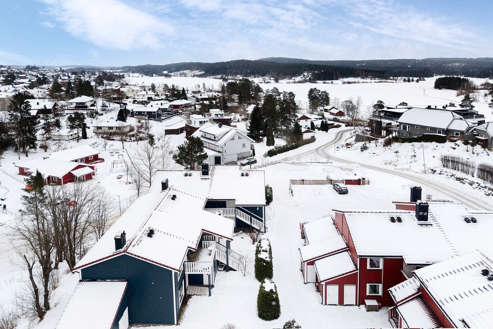 Gangavstand til flott badeplass ved Våg. Galleribilde