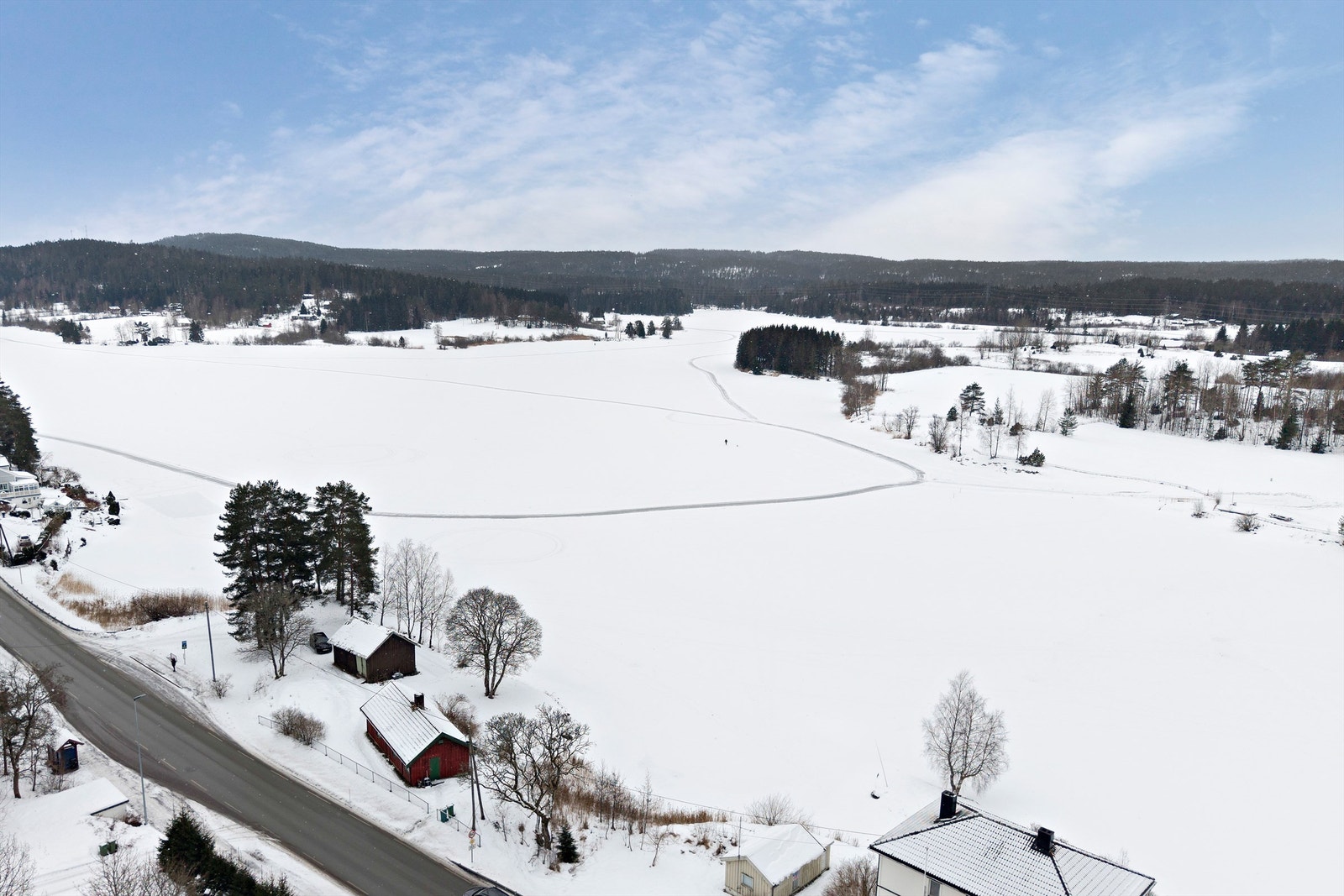 Våg med bade-, fiske-, padle- og skøytemuligheter. Galleribilde