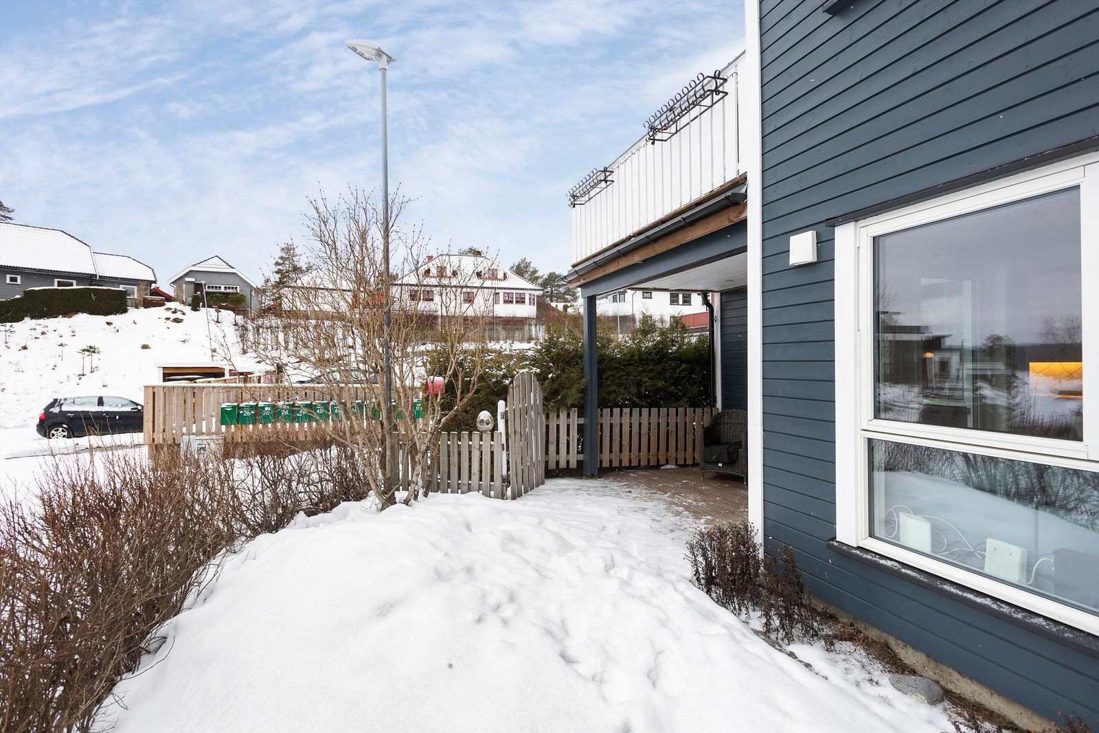 Terrasse på ca. 12 kvm og hage. Galleribilde