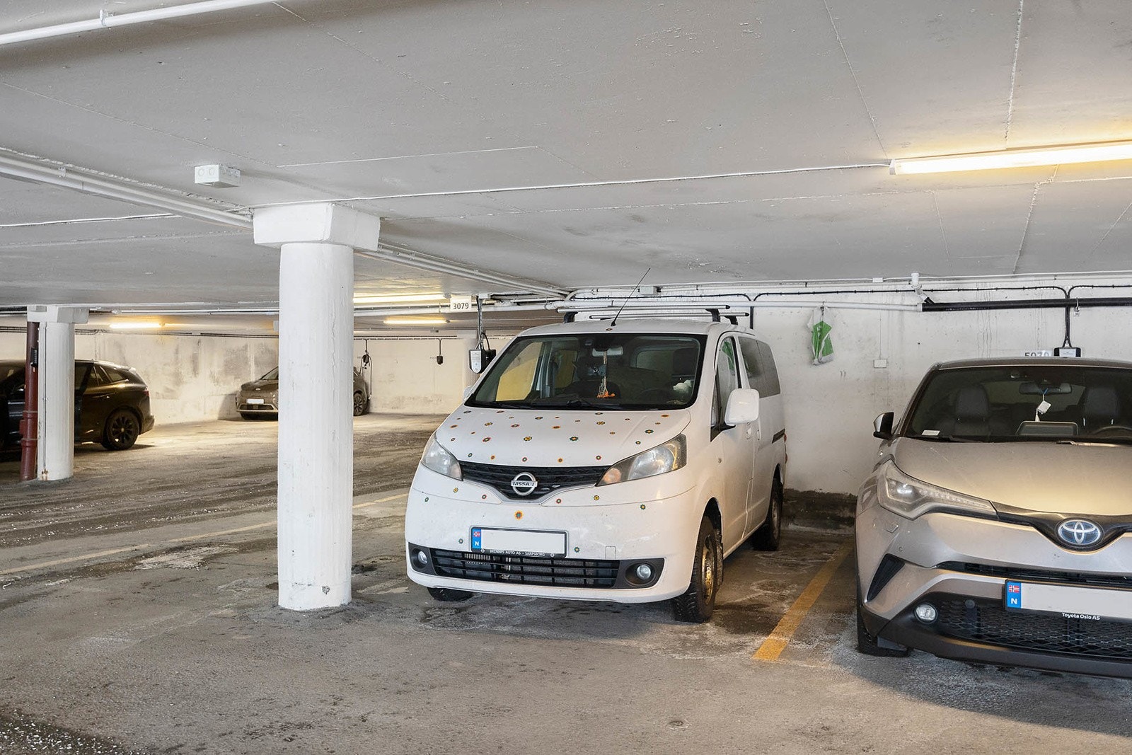 Leiligheten har garasjeplass i felles garasjeanlegg Galleribilde