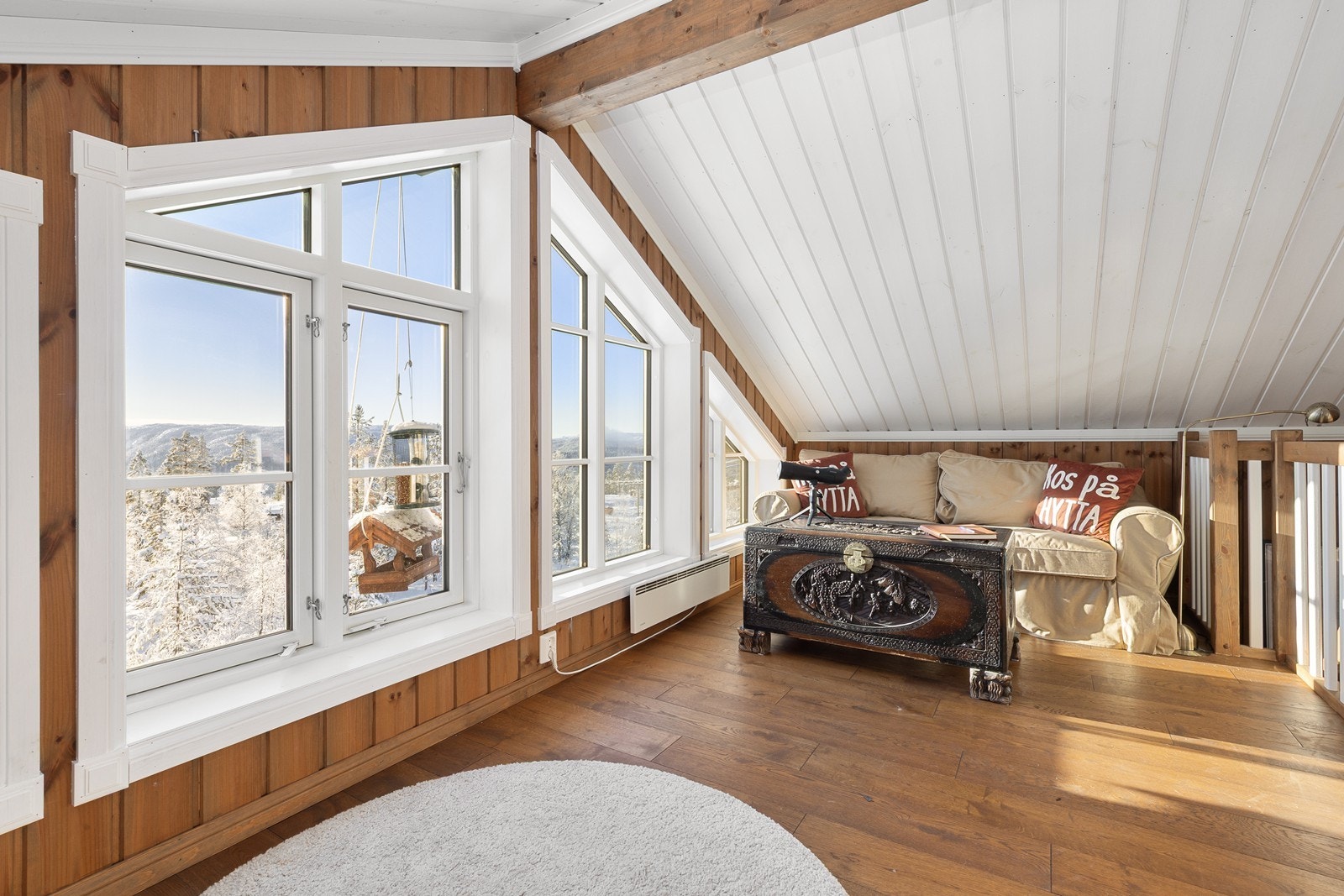 Loftsstue med flott utsikt Galleribilde