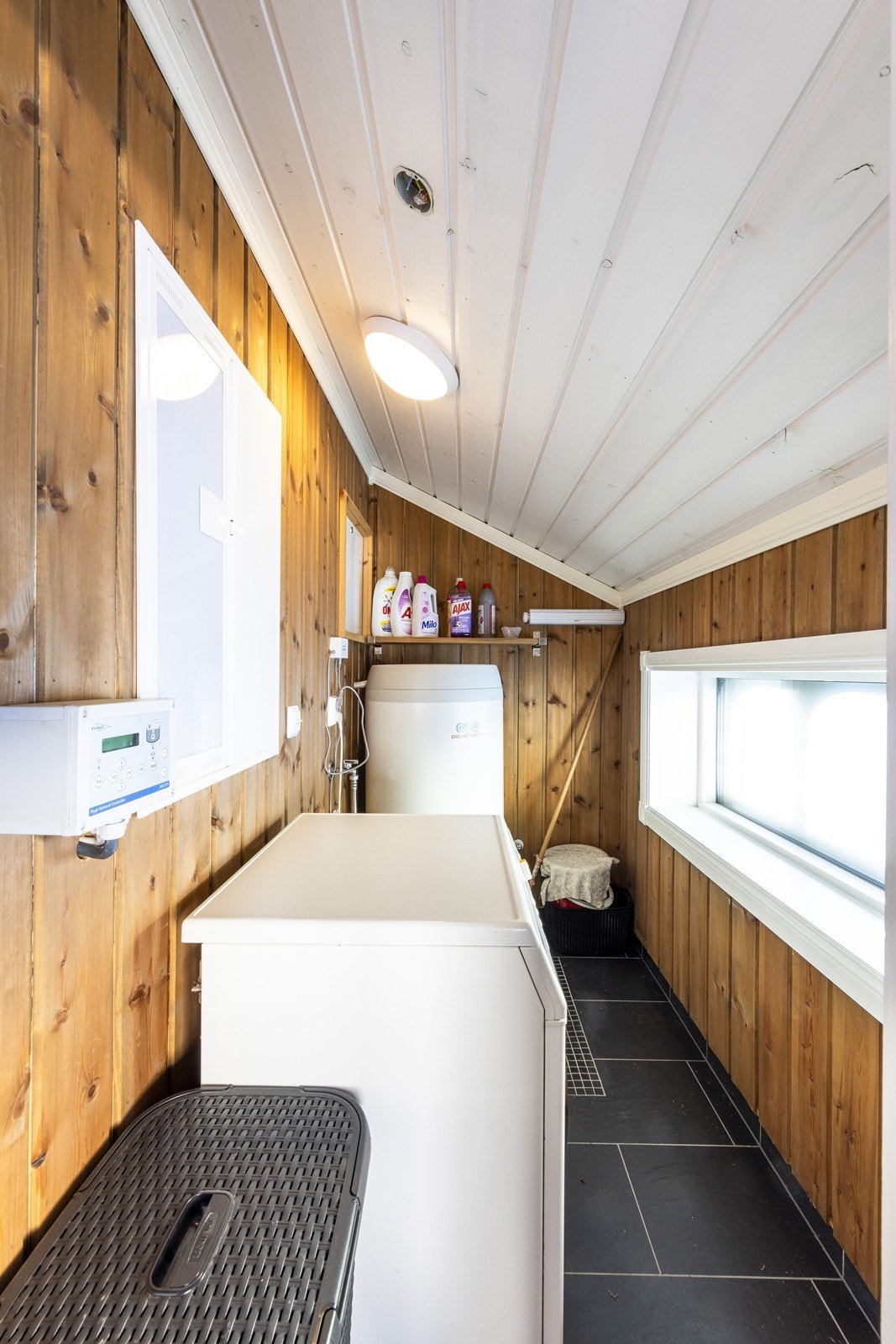 Vaskerom med egen inngang fra overbygget inngangsparti Galleribilde