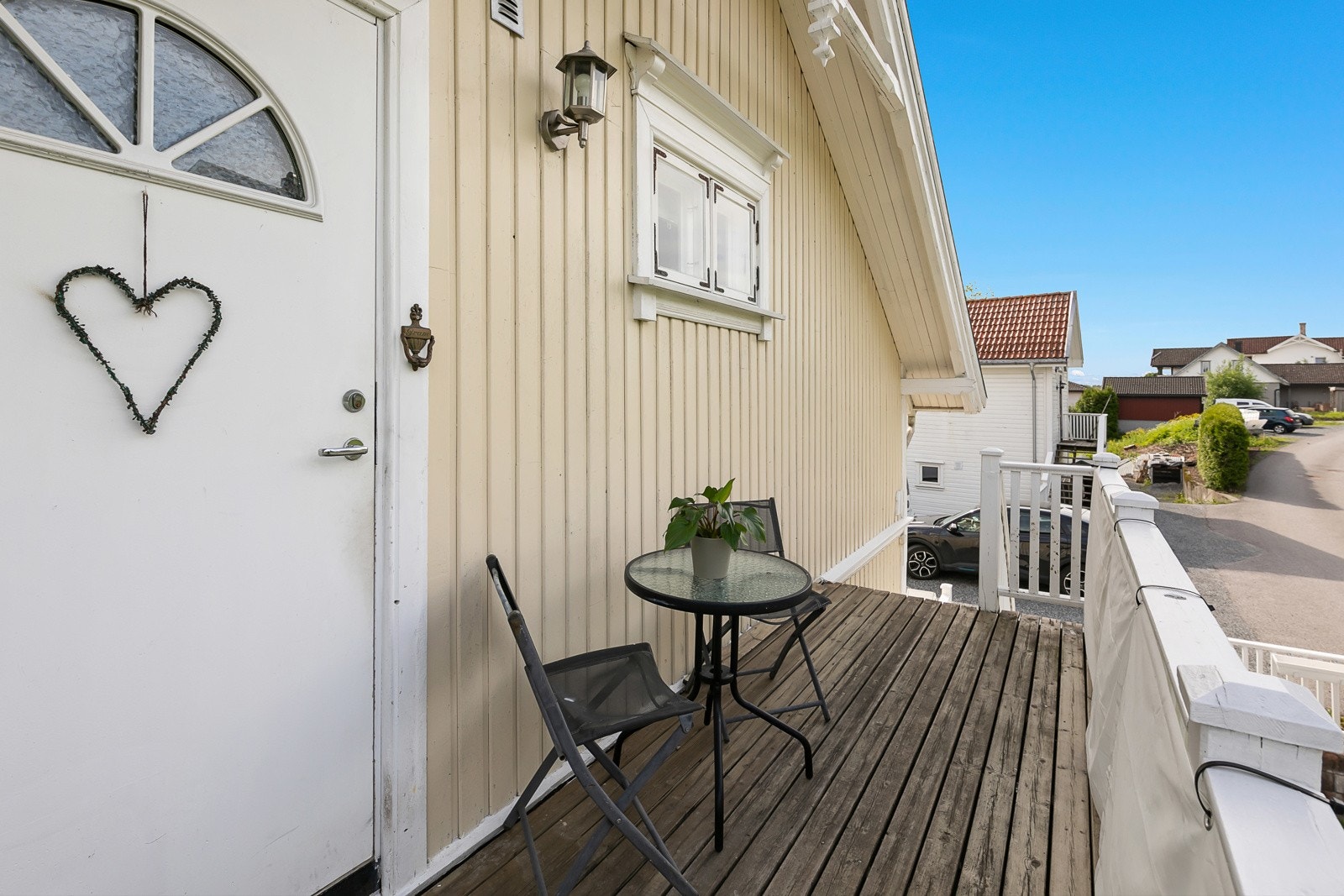 Fra veranda ved inngangen Galleribilde