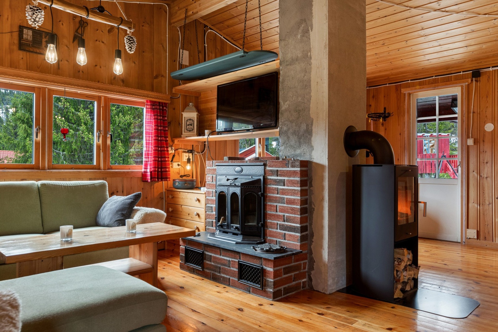 Vindusflatene slipper inn godt med sol og naturlig lys. Galleribilde