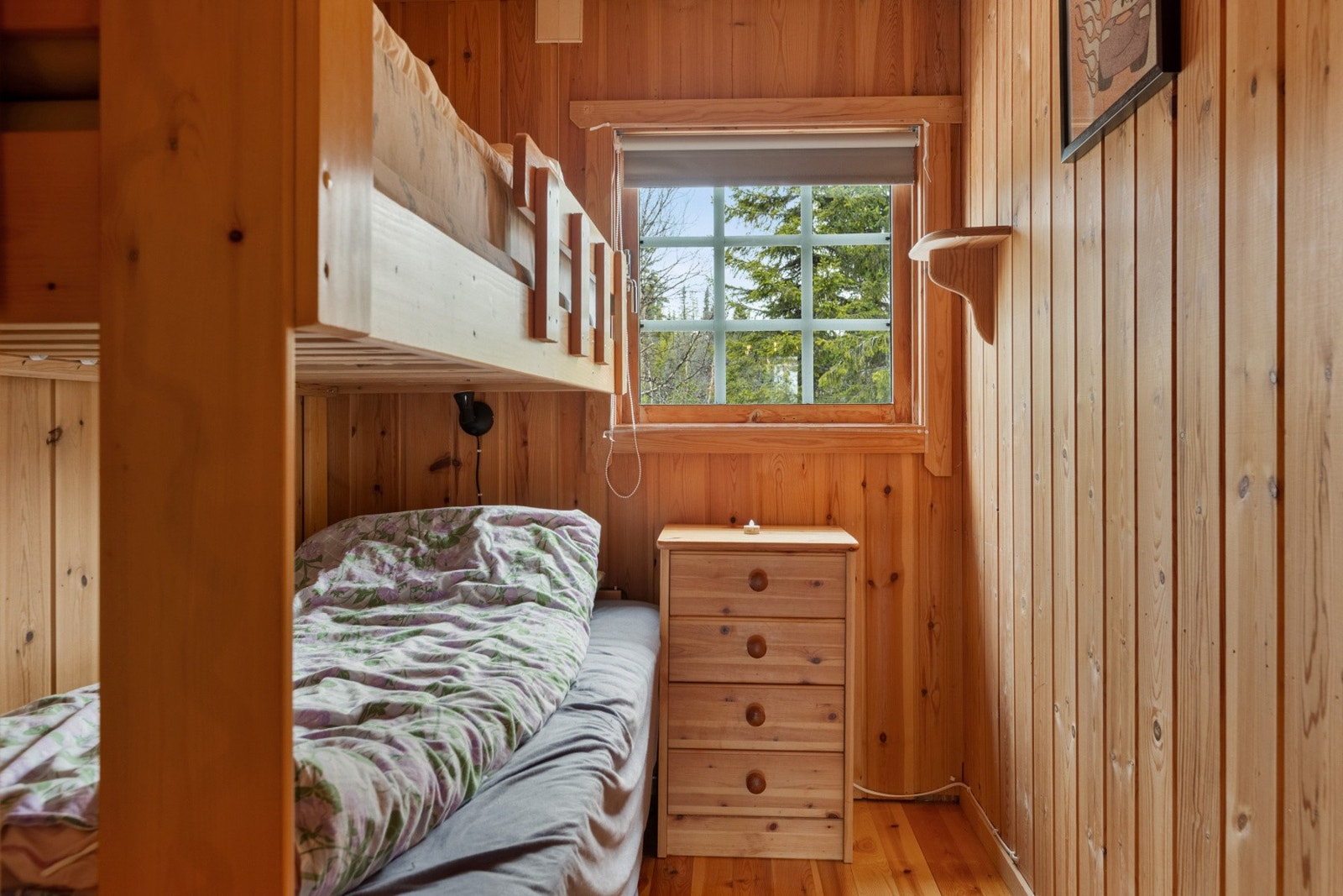 Soverom 2 med køyeseng og skap. Galleribilde