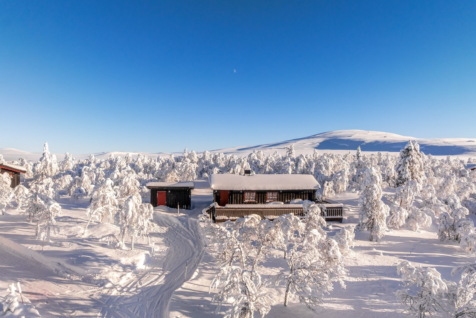 Området er kjent for sitt vakre fjellandskap og rike muligheter for friluftsaktiviteter året rundt. Galleribilde