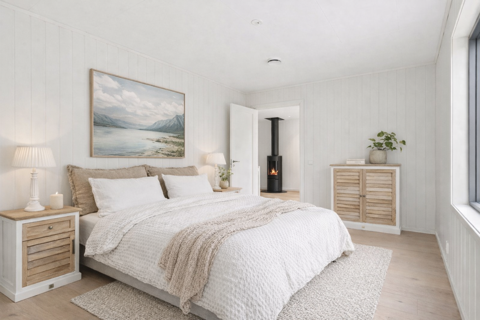 Hovedsoverommet har god plass til dobbeltseng og garderobeløsning. Bildet er redigert med KI. Galleribilde