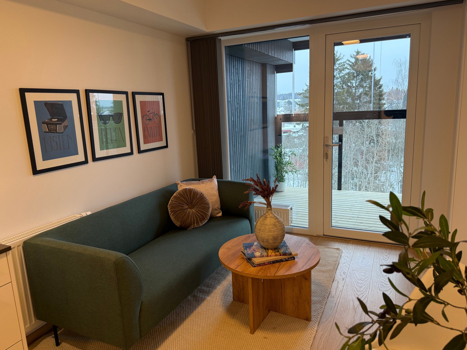 STORE VINDUSFLATER FOR LYS INNSLIPP Galleribilde