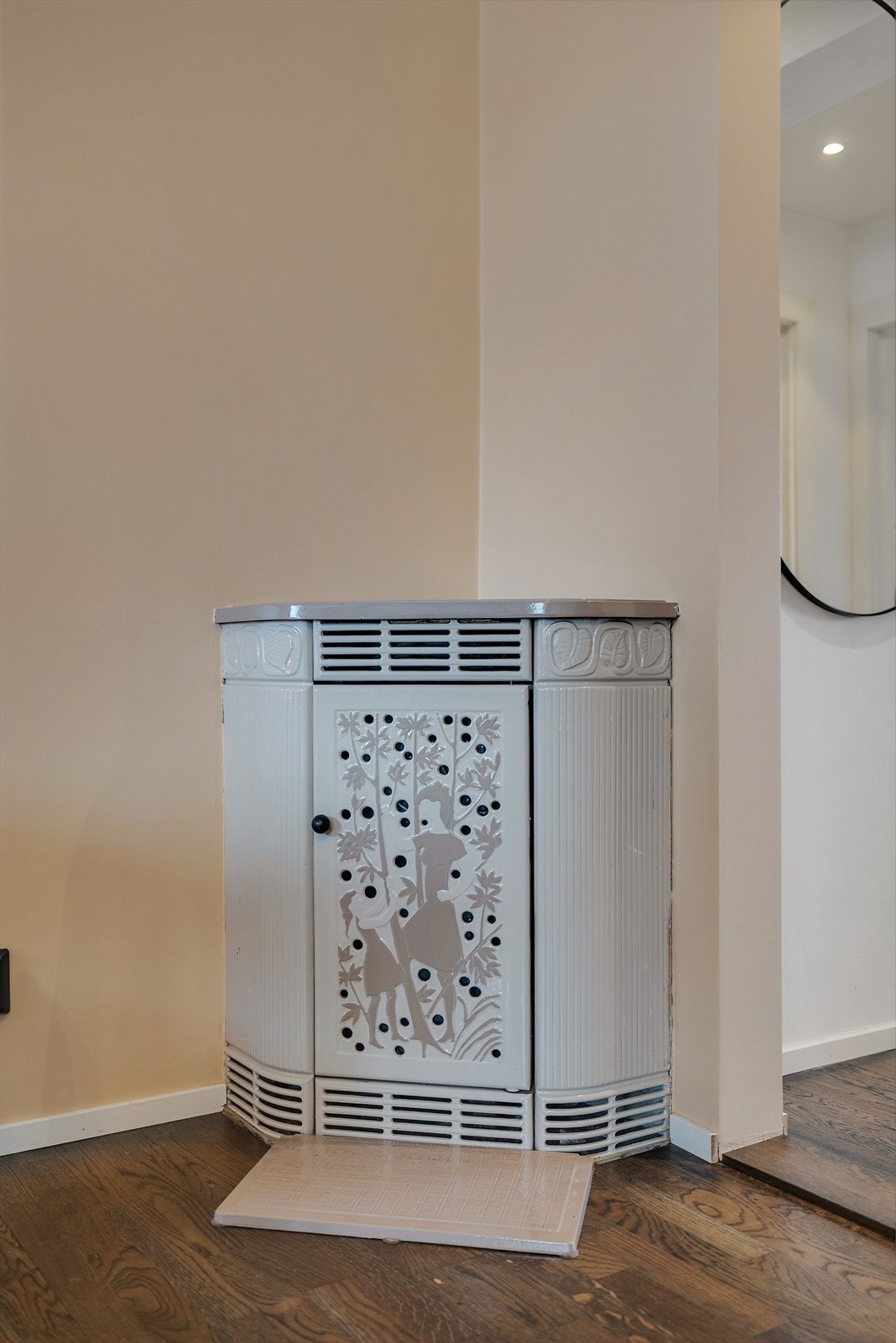 Dekorativ vedovn gir et klassisk preg og ekstra varmekilde i rommet. Galleribilde